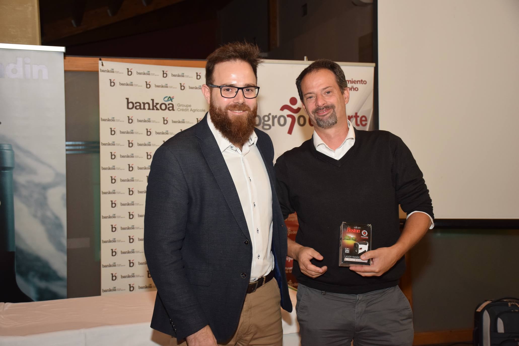 Entrega de premios a los ganadores de la Liga de Golf y Vino. 