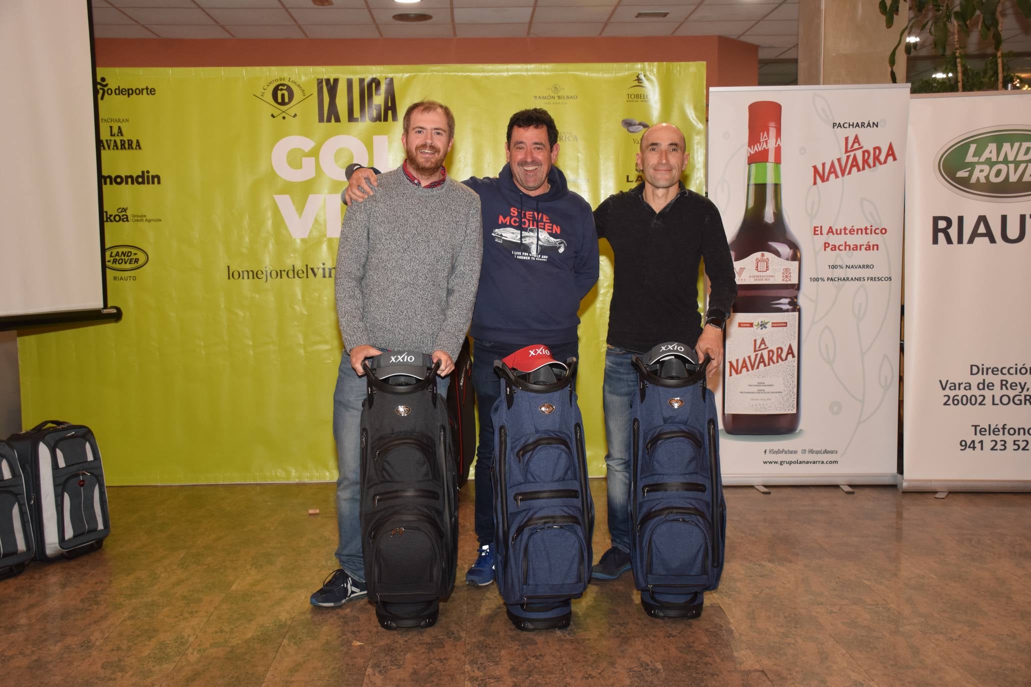 Entrega de premios a los ganadores de la Liga de Golf y Vino. 