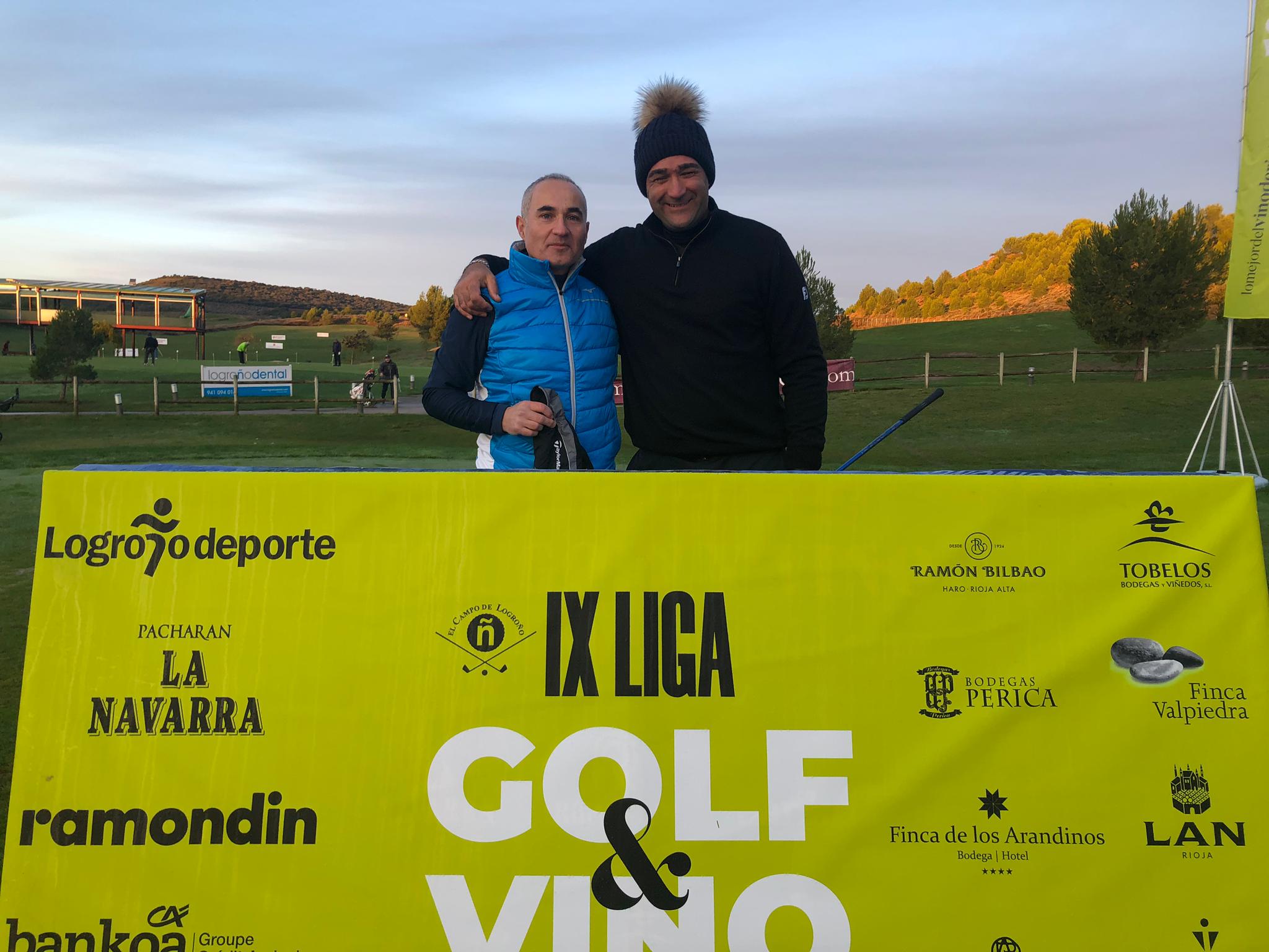 Los jutadores posaron antes de comenzar la jornada de golf. 