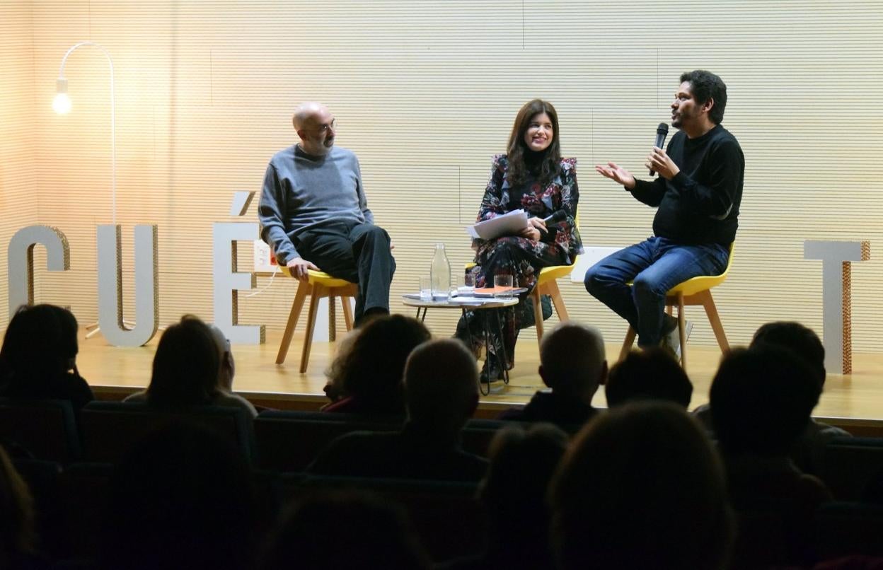 Eduardo Halfon, Cristina Hermoso de Mendoza y Juan Pablo Villalobos, ayer en la Biblioteca Rafael Azcona