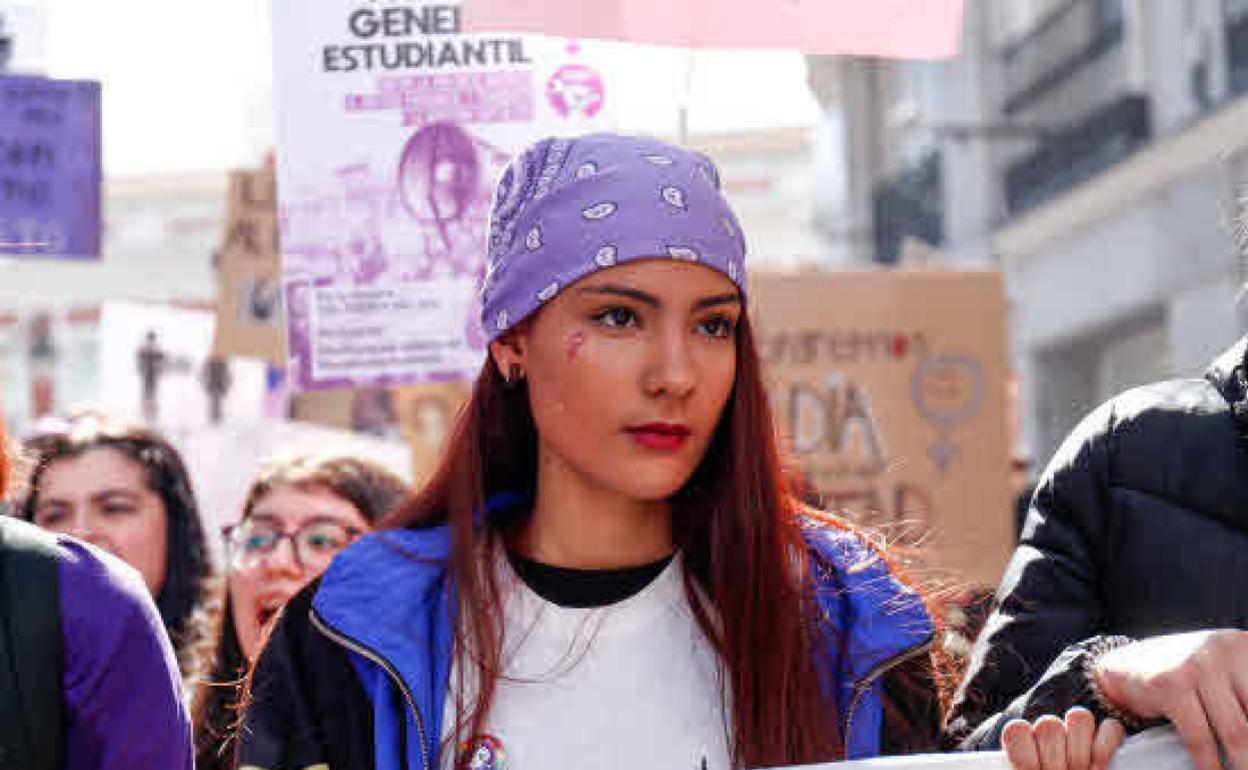 Jóvenes en la manifestación del 8M, en Madrid