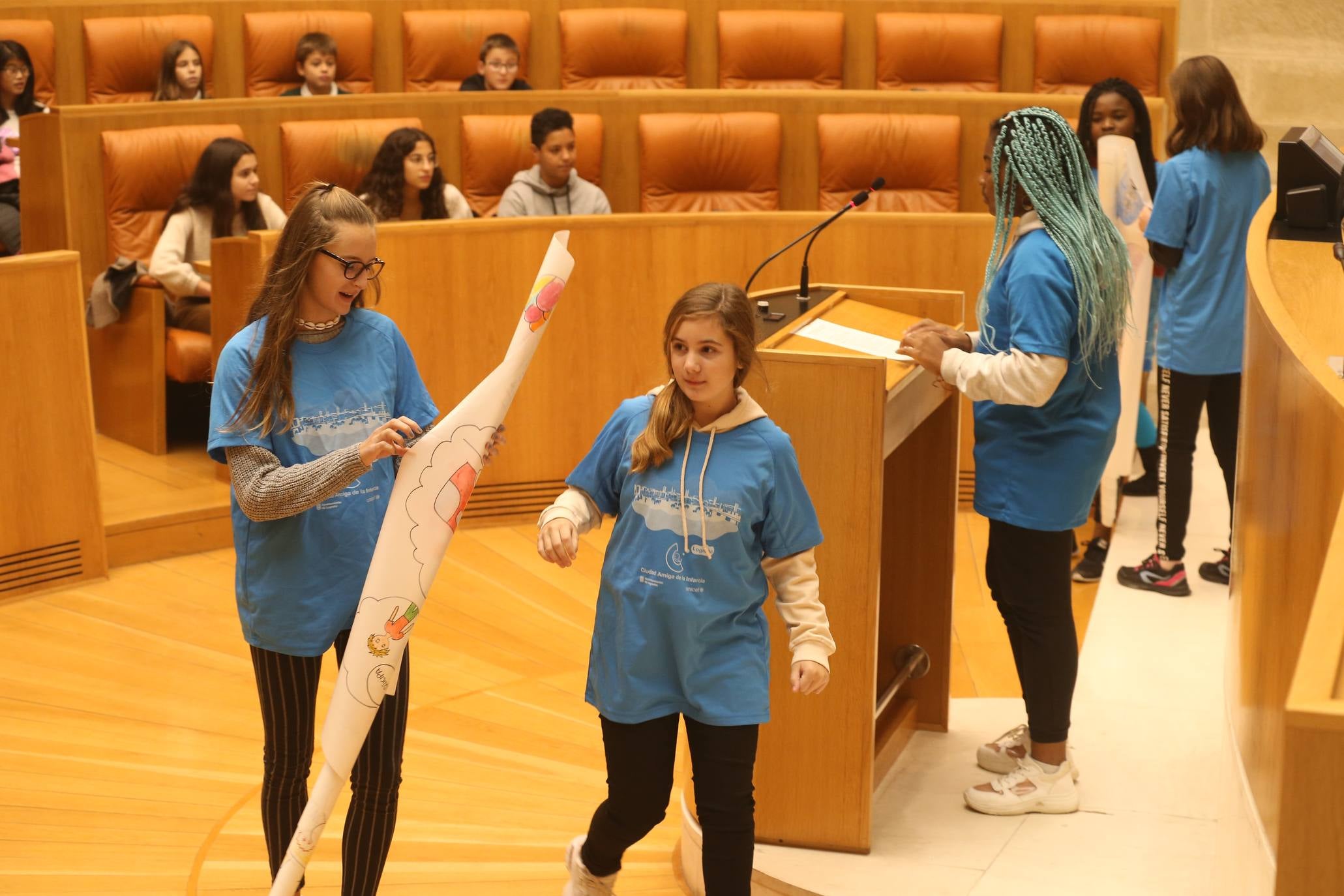 El Parlamento acogió la lectura del Manifiesto con motivo del 30º Aniversario de la Convención sobre los Derechos del Niño por parte del Comité de Unicef en La Rioja.