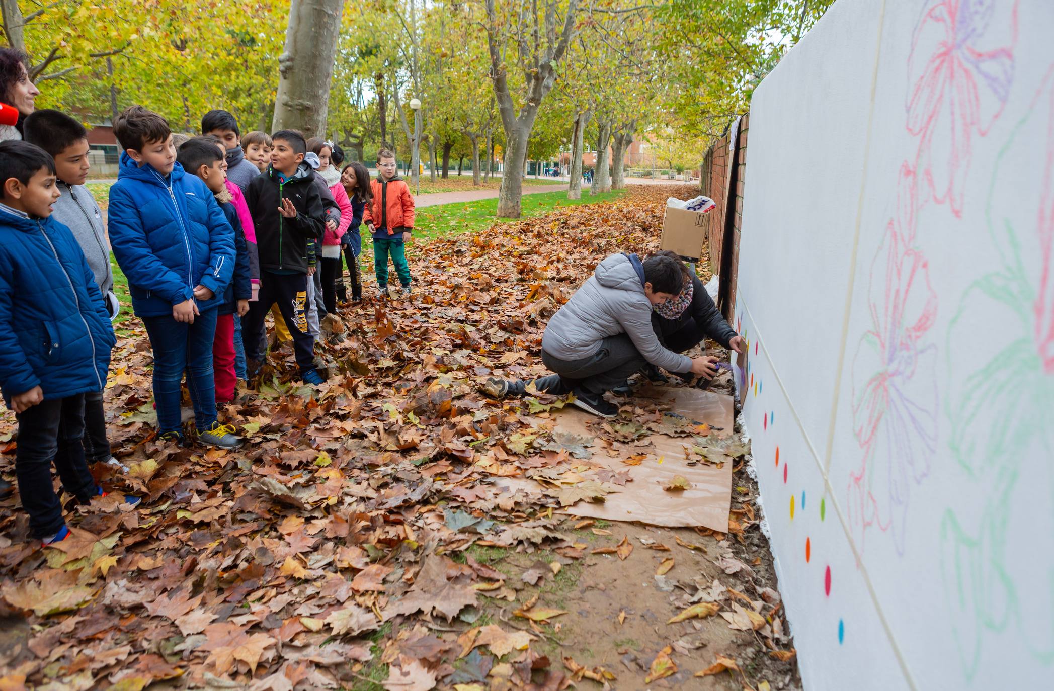 Escolares de Logroño pintan un mural en General Urrutia por las víctimas machistas