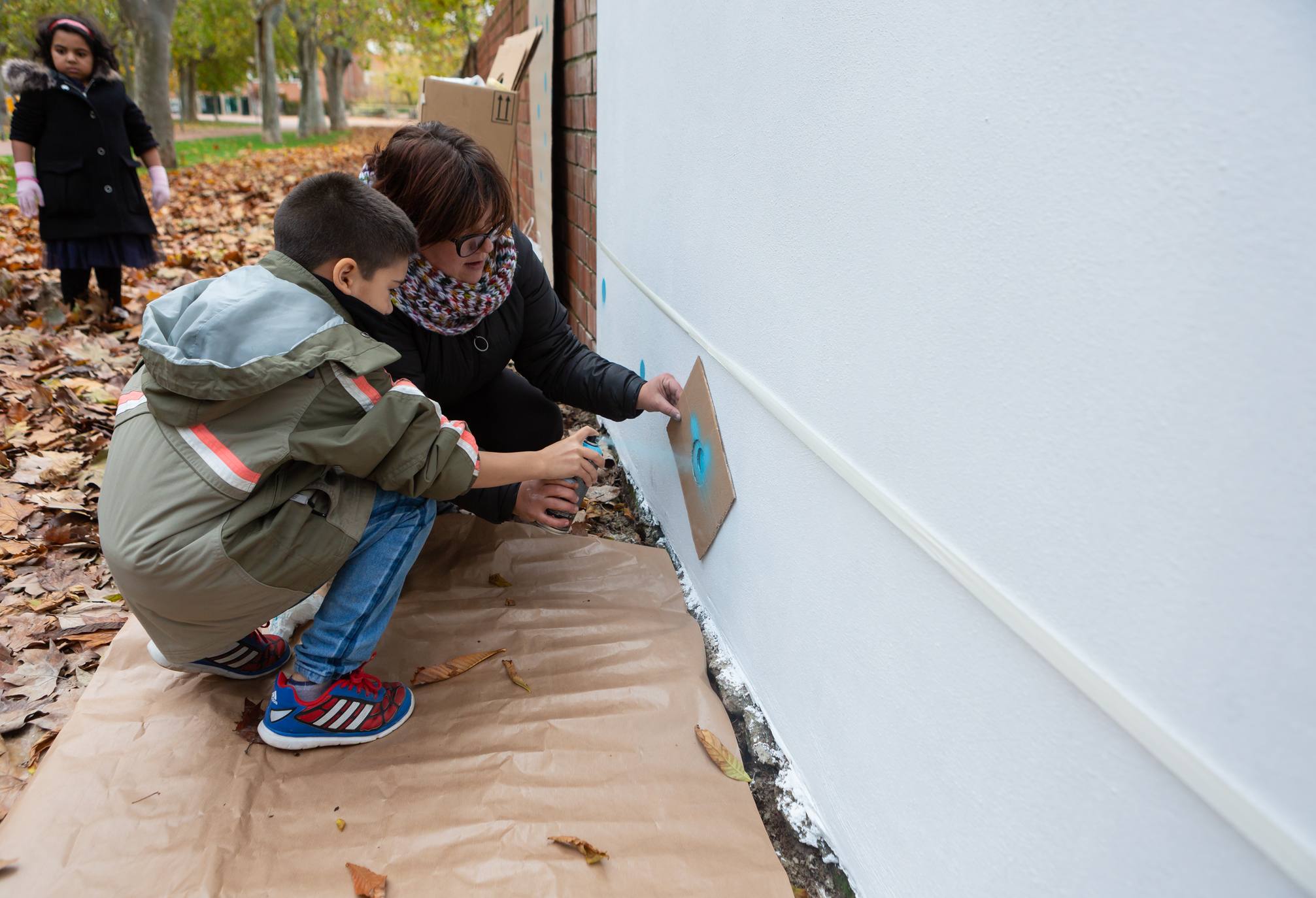 Escolares de Logroño pintan un mural en General Urrutia por las víctimas machistas