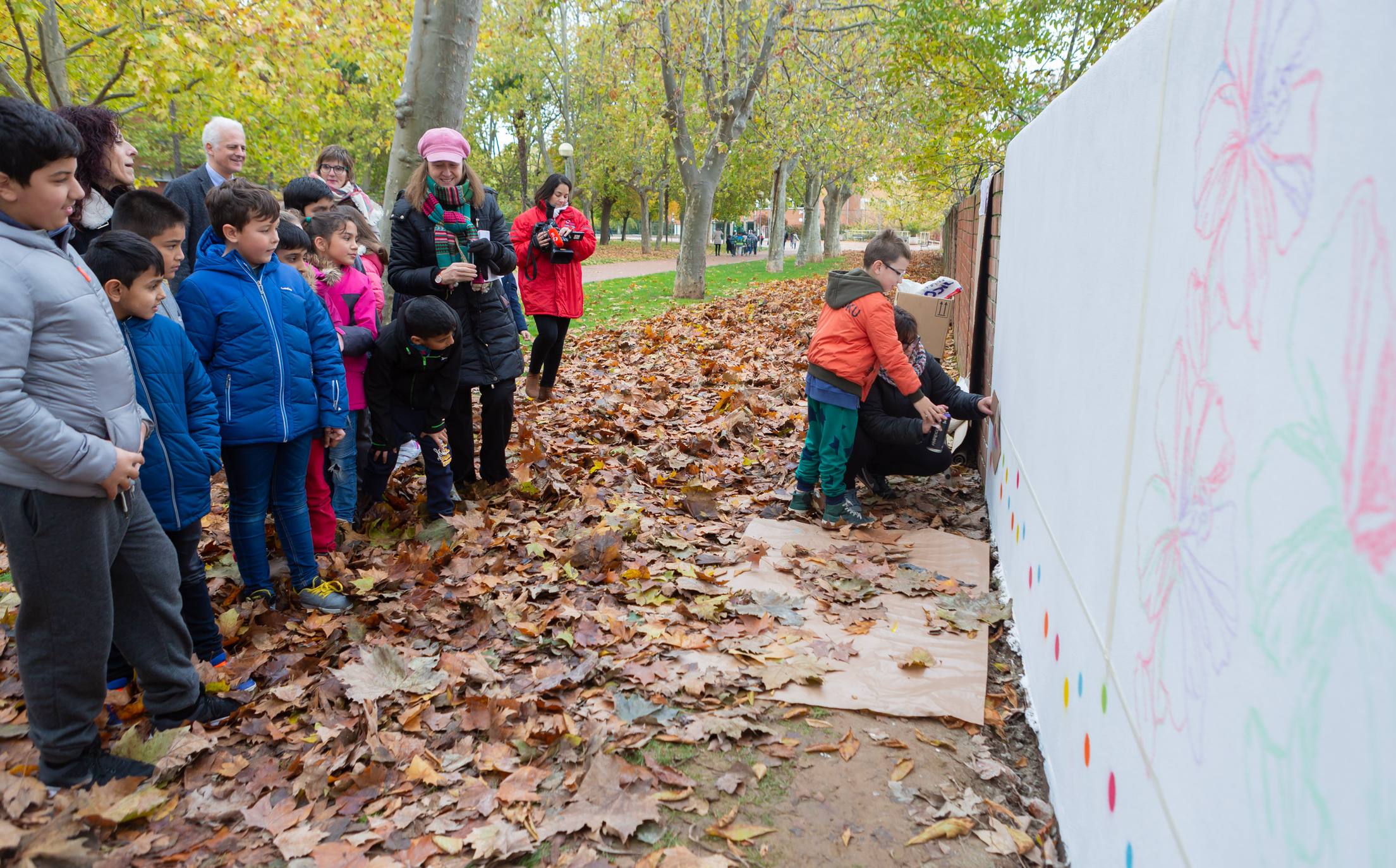 Escolares de Logroño pintan un mural en General Urrutia por las víctimas machistas