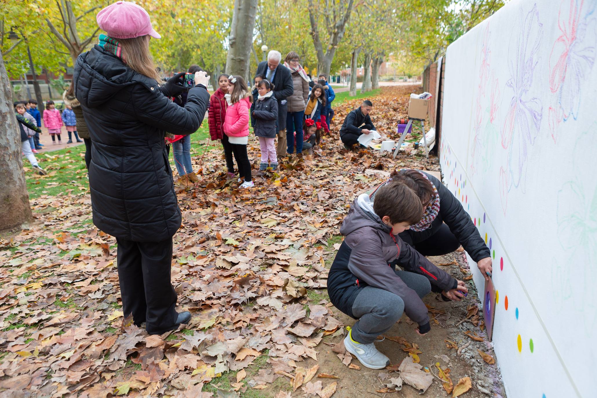 Escolares de Logroño pintan un mural en General Urrutia por las víctimas machistas