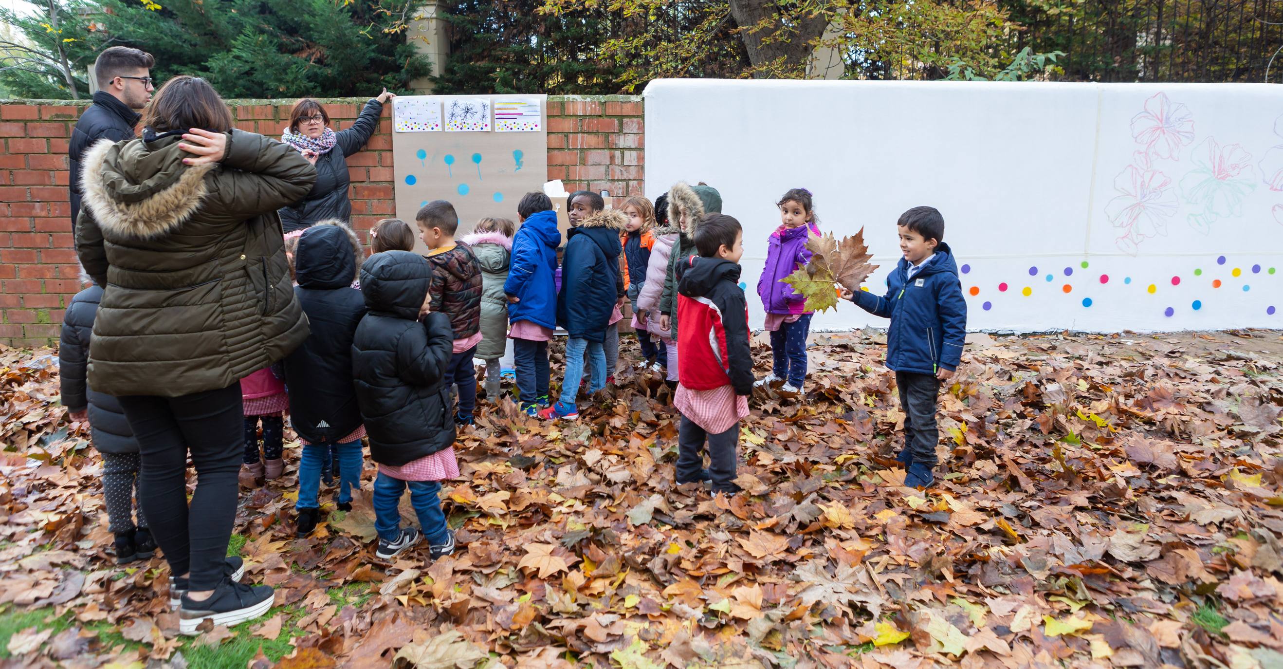 Escolares de Logroño pintan un mural en General Urrutia por las víctimas machistas