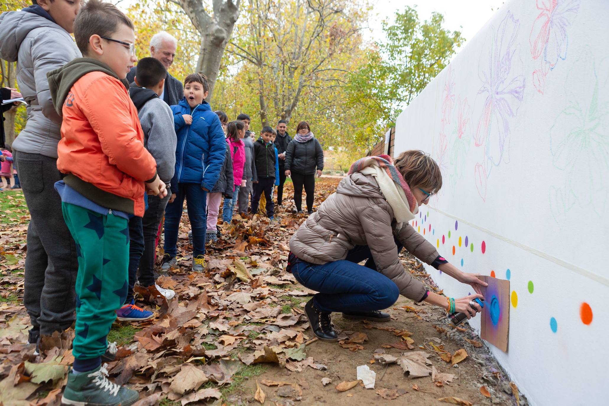 Escolares de Logroño pintan un mural en General Urrutia por las víctimas machistas