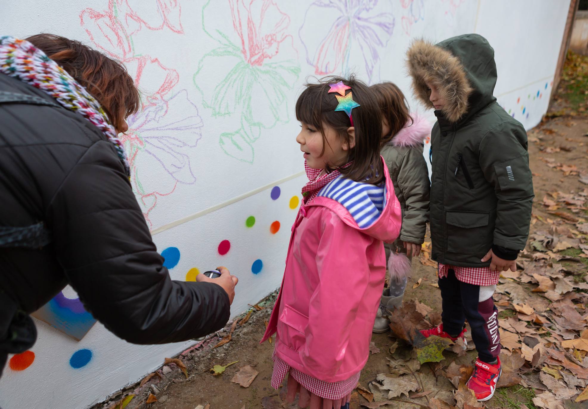 Escolares de Logroño pintan un mural en General Urrutia por las víctimas machistas