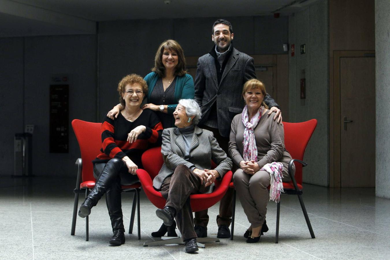 Beatriz Carvajal, Soledad Mallol, Asunción Balaguer y María Garralón (i-d), cuatro de las actrices que conformaron el reparto de 'Las chicas del calendario'.