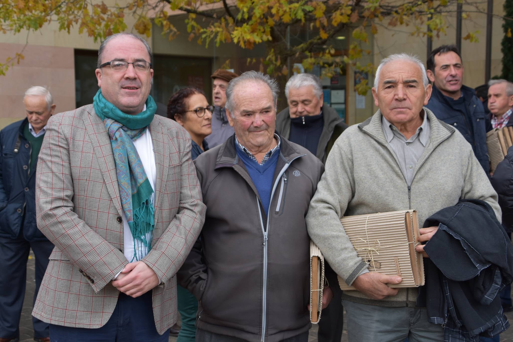 El Ayuntamiento de Ocón, dentro de los actos de los '40 años de ayuntamientos democráticos', celebró un homenaje a los alcaldes, concejales y representantes que han ejercido su labor en algún momento desde 1979 hasta la actualidad.