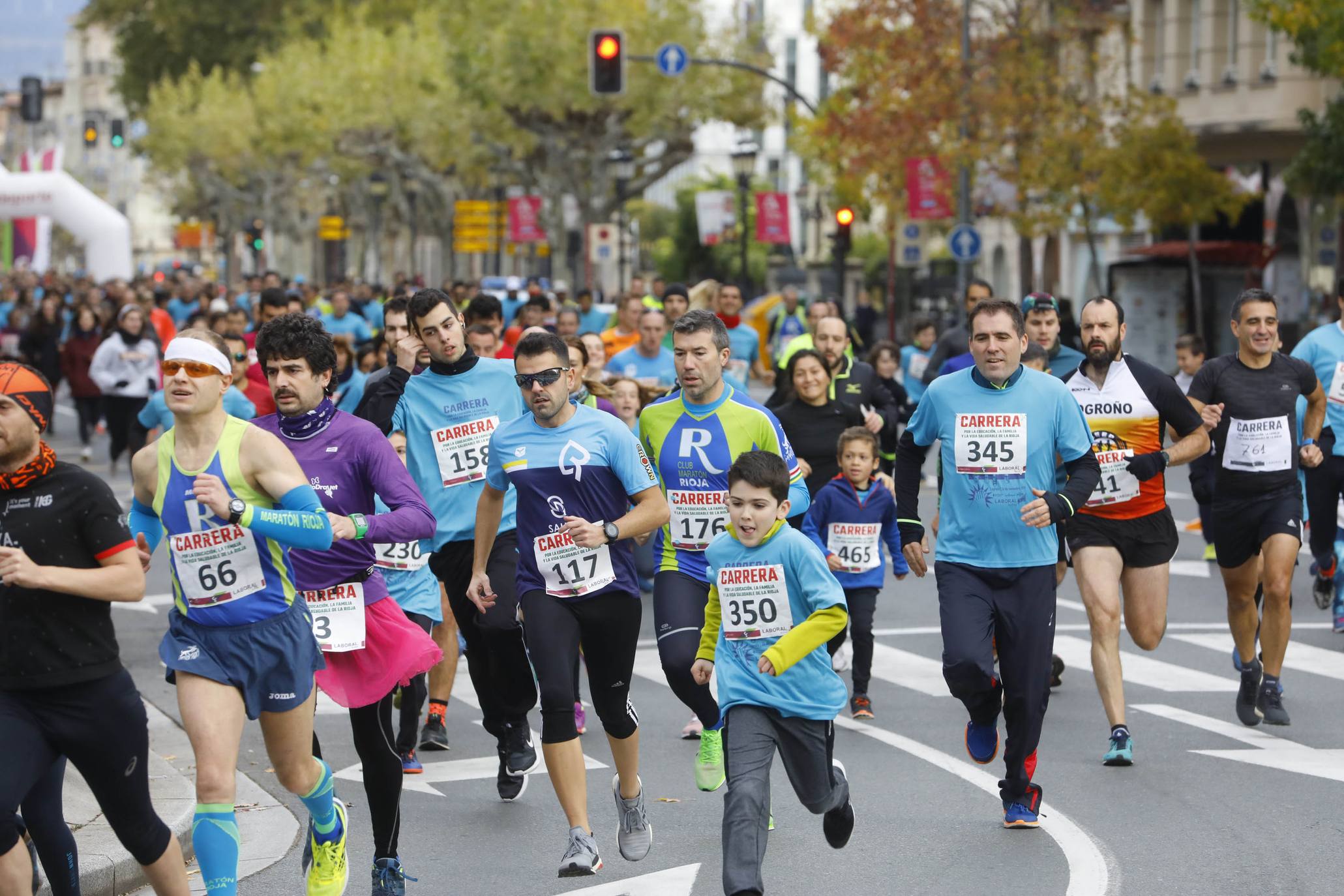 Cientos de familias y amigos han salido este domingo a hacer deporte por la capital riojana... ¡con un ambientazo increíble!