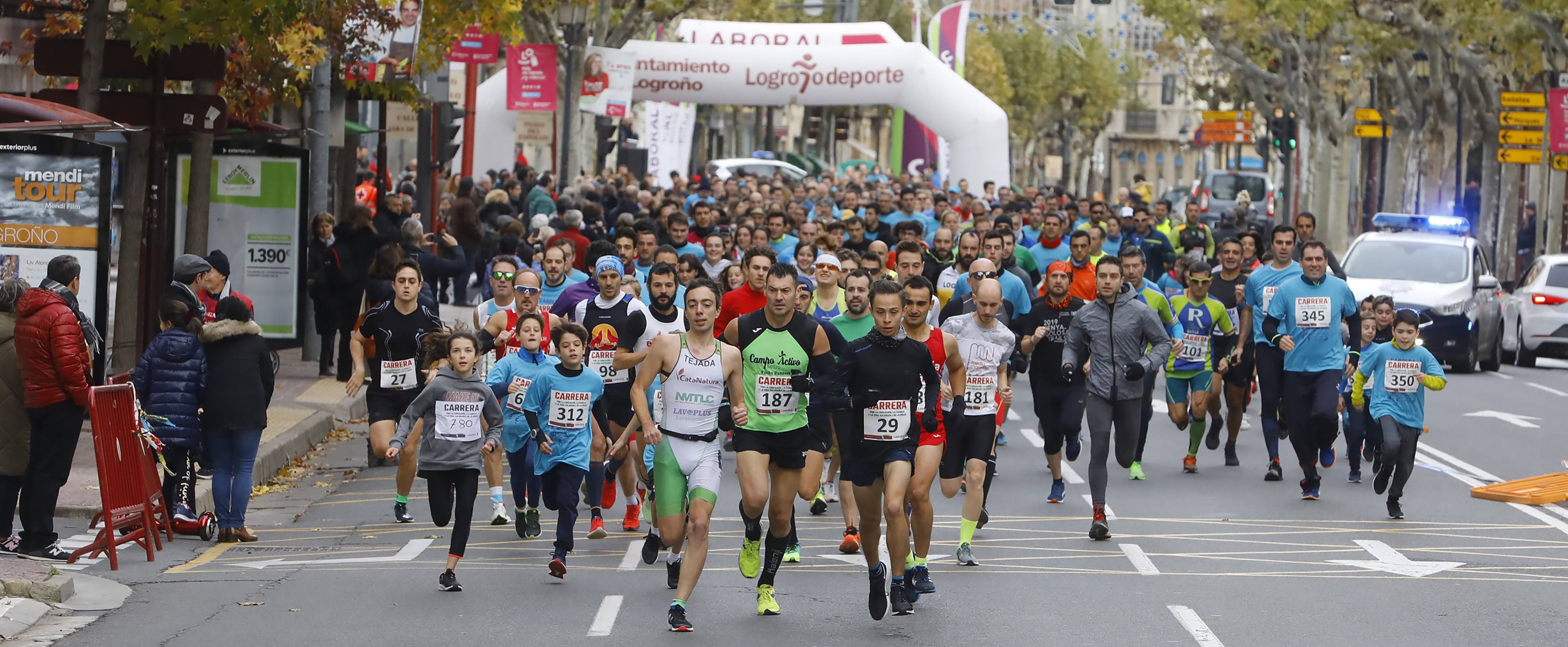 Cientos de familias y amigos han salido este domingo a hacer deporte por la capital riojana... ¡con un ambientazo increíble!