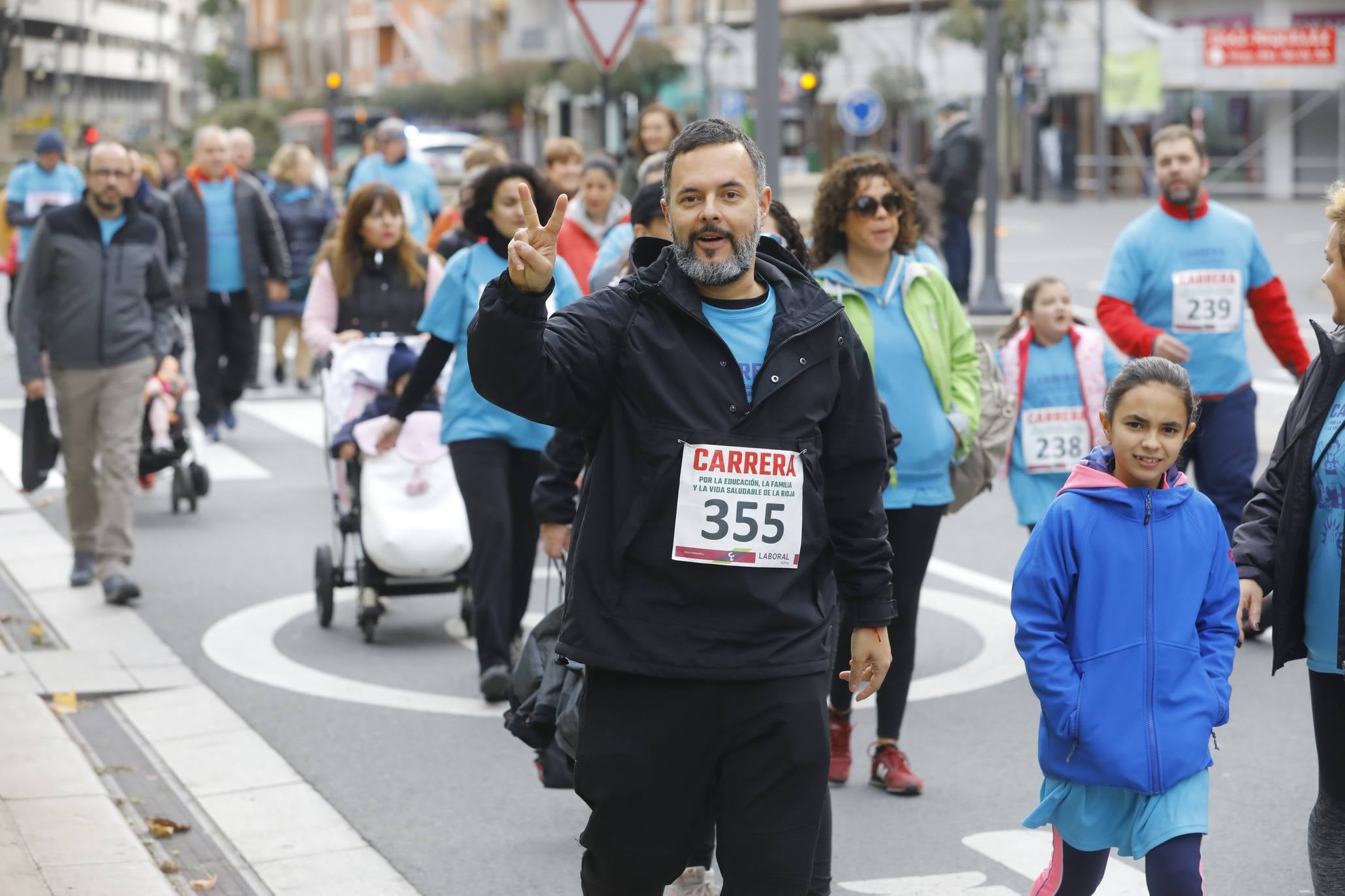 Cientos de familias y amigos han salido este domingo a hacer deporte por la capital riojana... ¡con un ambientazo increíble!