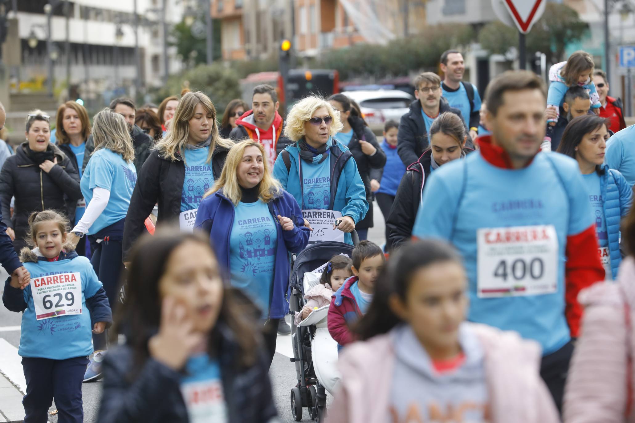 Cientos de familias y amigos han salido este domingo a hacer deporte por la capital riojana... ¡con un ambientazo increíble!