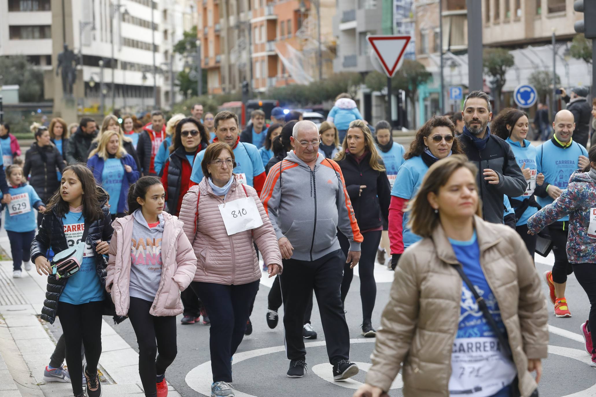 Cientos de familias y amigos han salido este domingo a hacer deporte por la capital riojana... ¡con un ambientazo increíble!