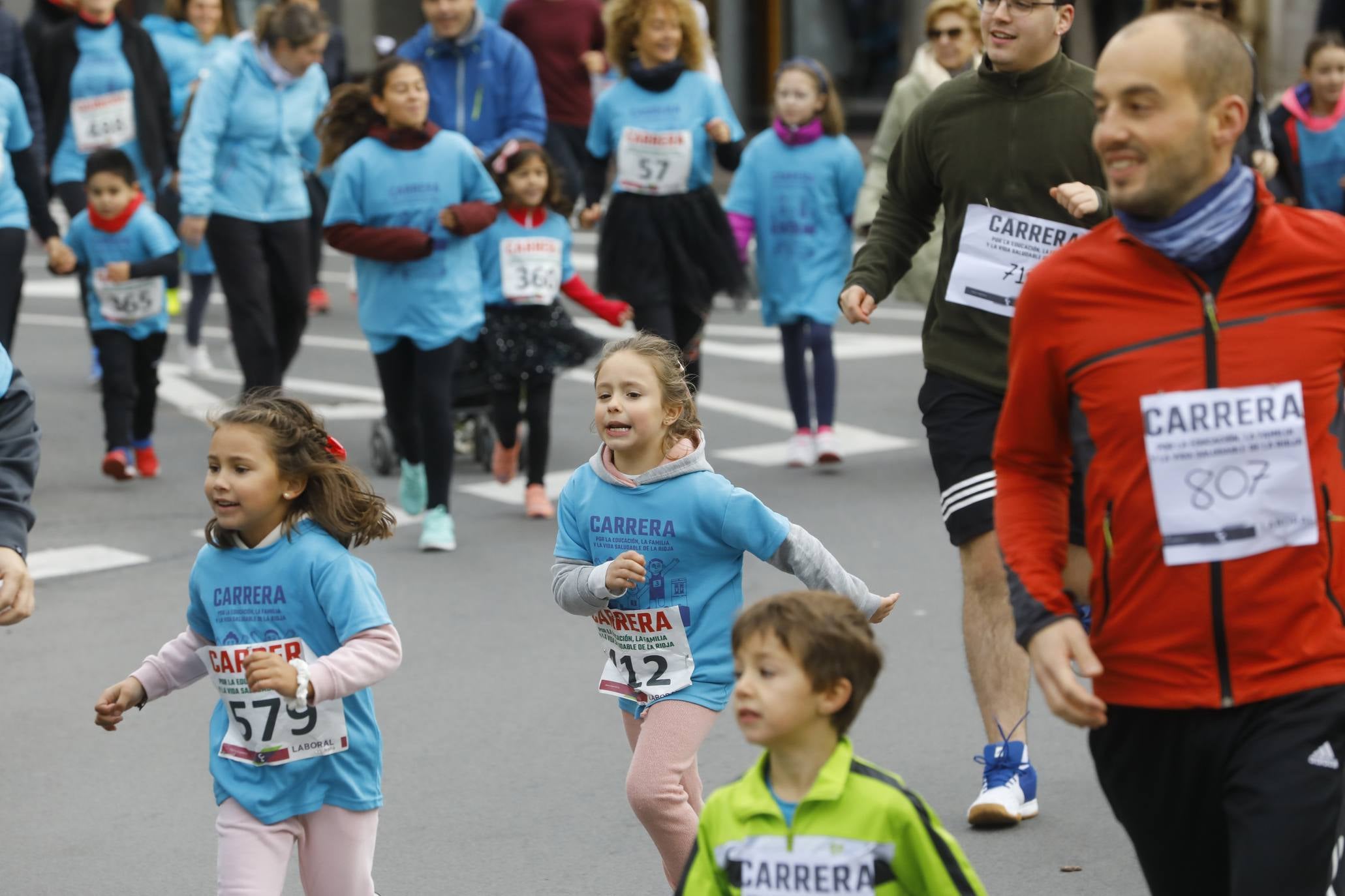 Cientos de familias y amigos han salido este domingo a hacer deporte por la capital riojana... ¡con un ambientazo increíble!