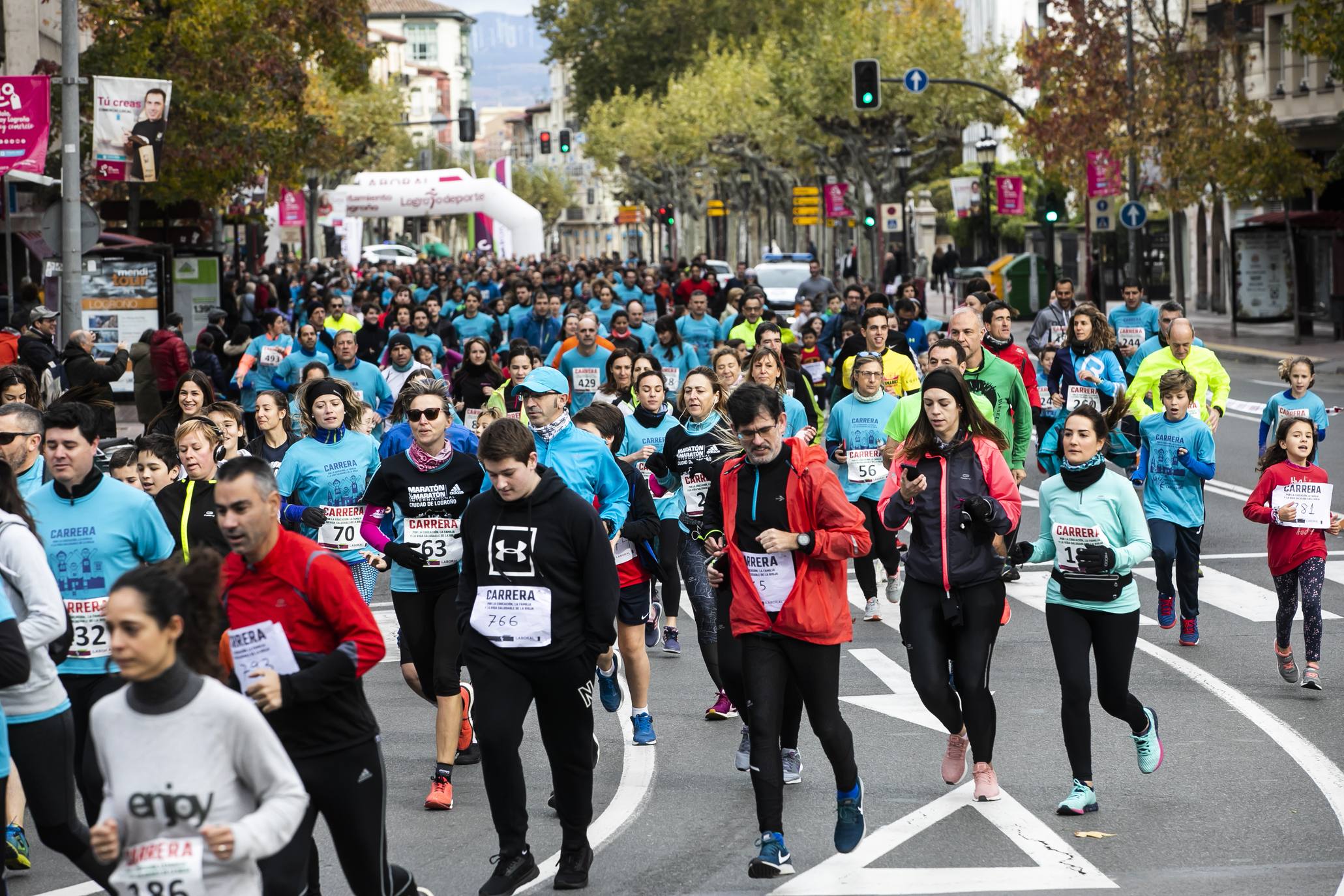 Cientos de familias y amigos han salido este domingo a hacer deporte por la capital riojana... ¡con un ambientazo increíble!