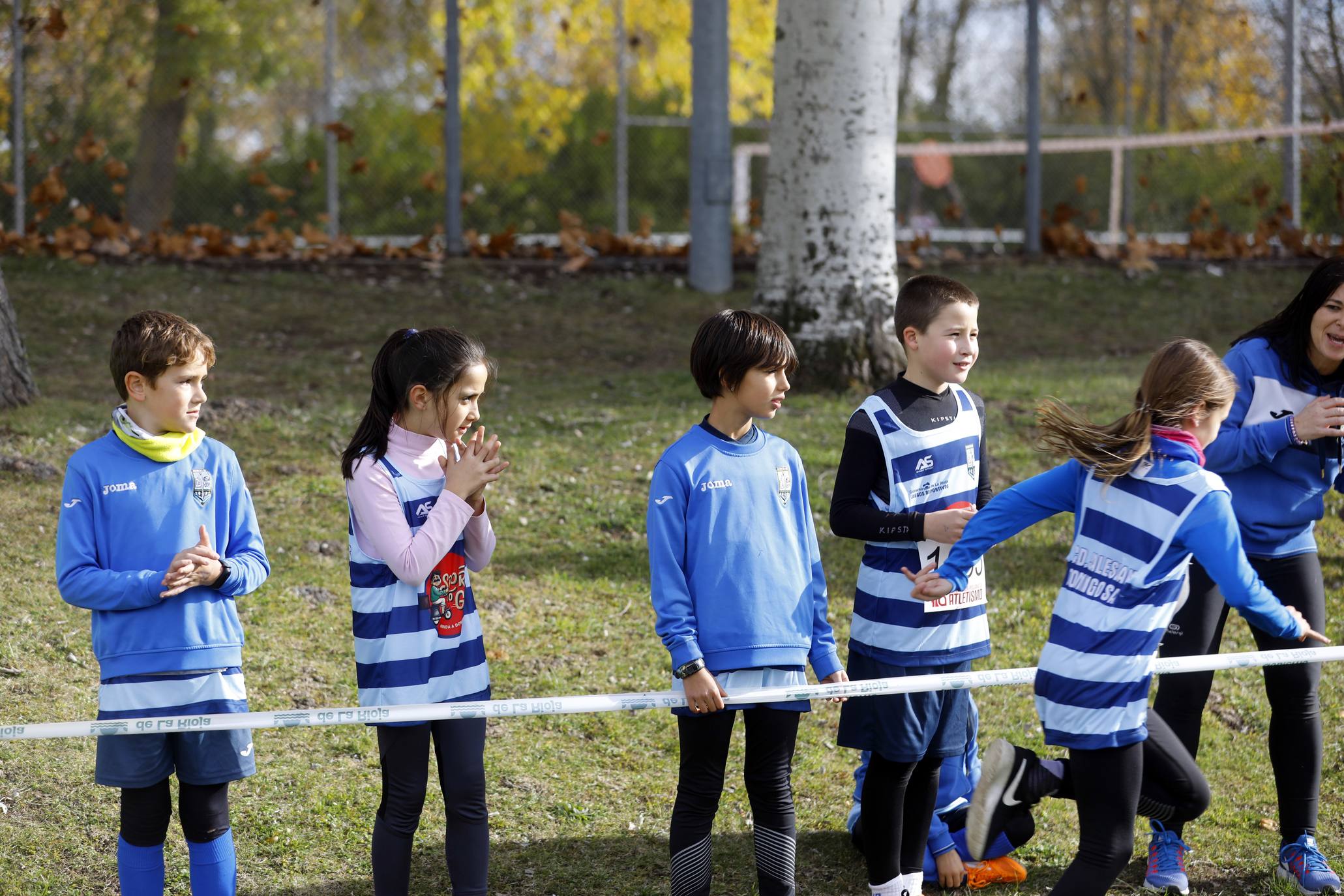 La galería de imágenes de la jornada de Cross en el municipio lo resume todo: mucho ambiente, risas y ejercicio físico en un día muy especial para todos los pequeños guerreros