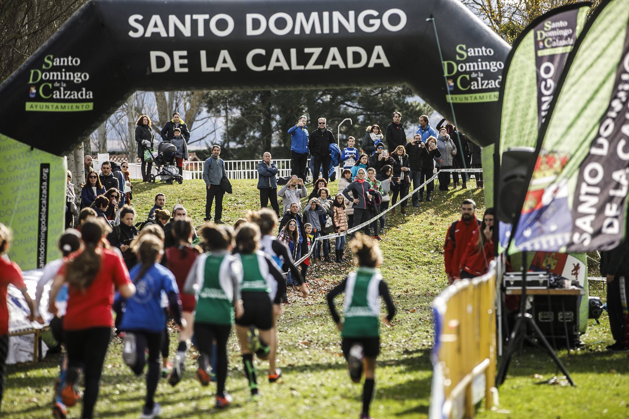 La galería de imágenes de la jornada de Cross en el municipio lo resume todo: mucho ambiente, risas y ejercicio físico en un día muy especial para todos los pequeños guerreros