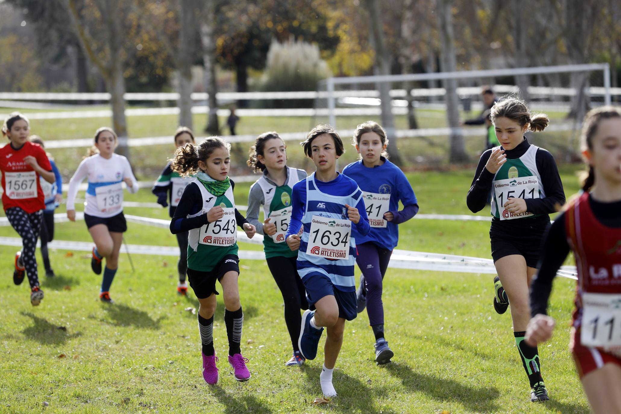 La galería de imágenes de la jornada de Cross en el municipio lo resume todo: mucho ambiente, risas y ejercicio físico en un día muy especial para todos los pequeños guerreros