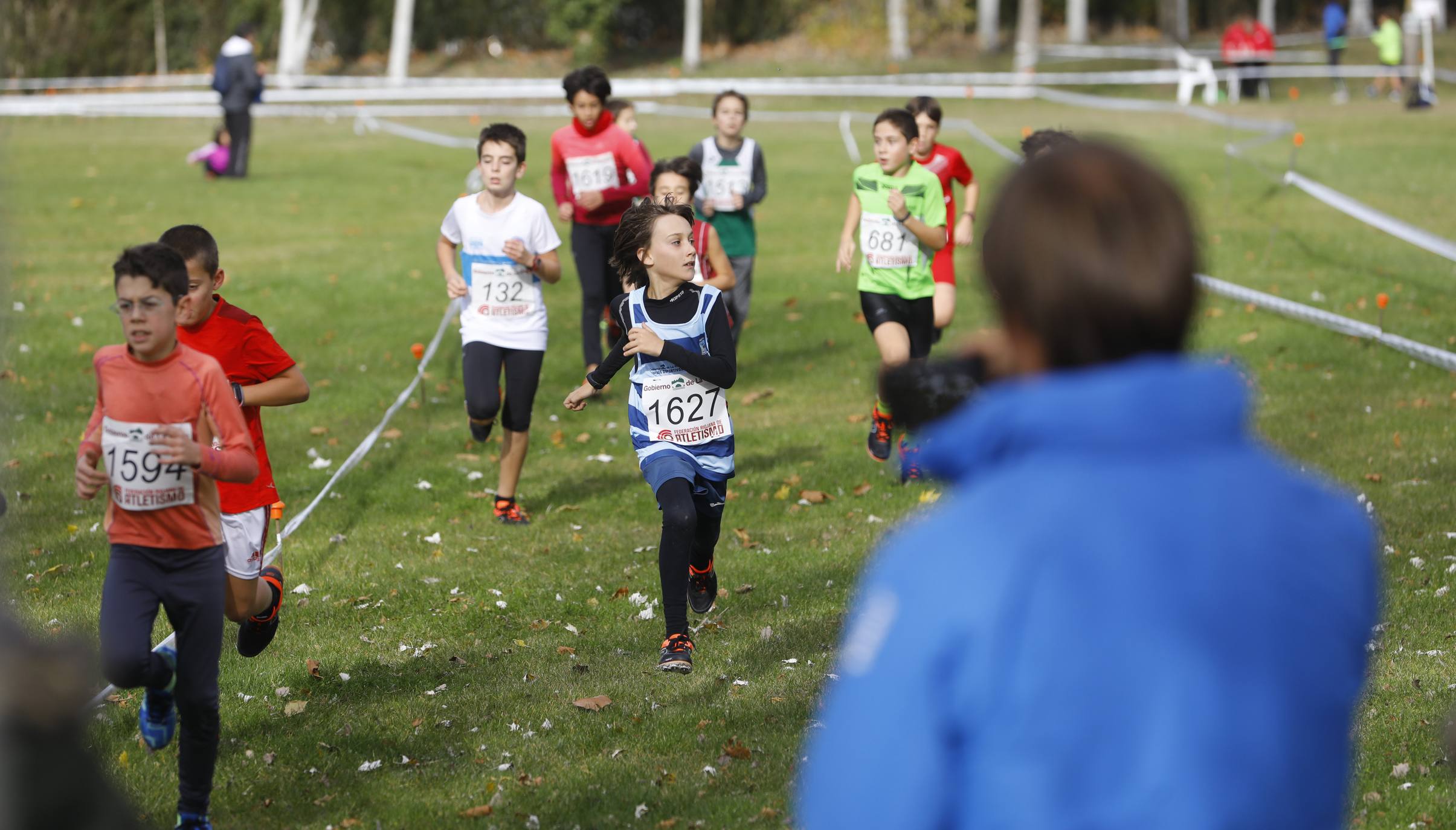 La galería de imágenes de la jornada de Cross en el municipio lo resume todo: mucho ambiente, risas y ejercicio físico en un día muy especial para todos los pequeños guerreros