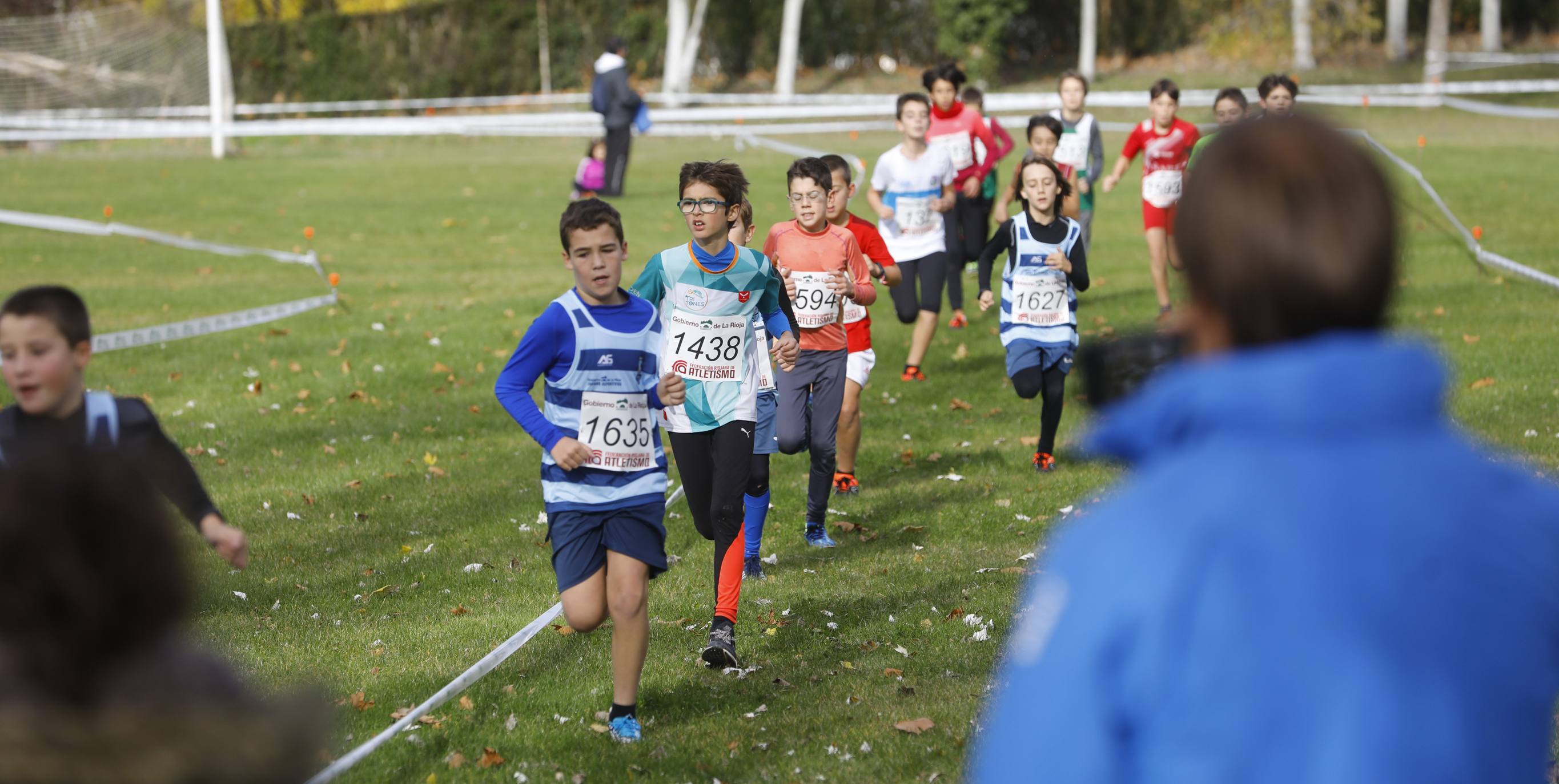 La galería de imágenes de la jornada de Cross en el municipio lo resume todo: mucho ambiente, risas y ejercicio físico en un día muy especial para todos los pequeños guerreros