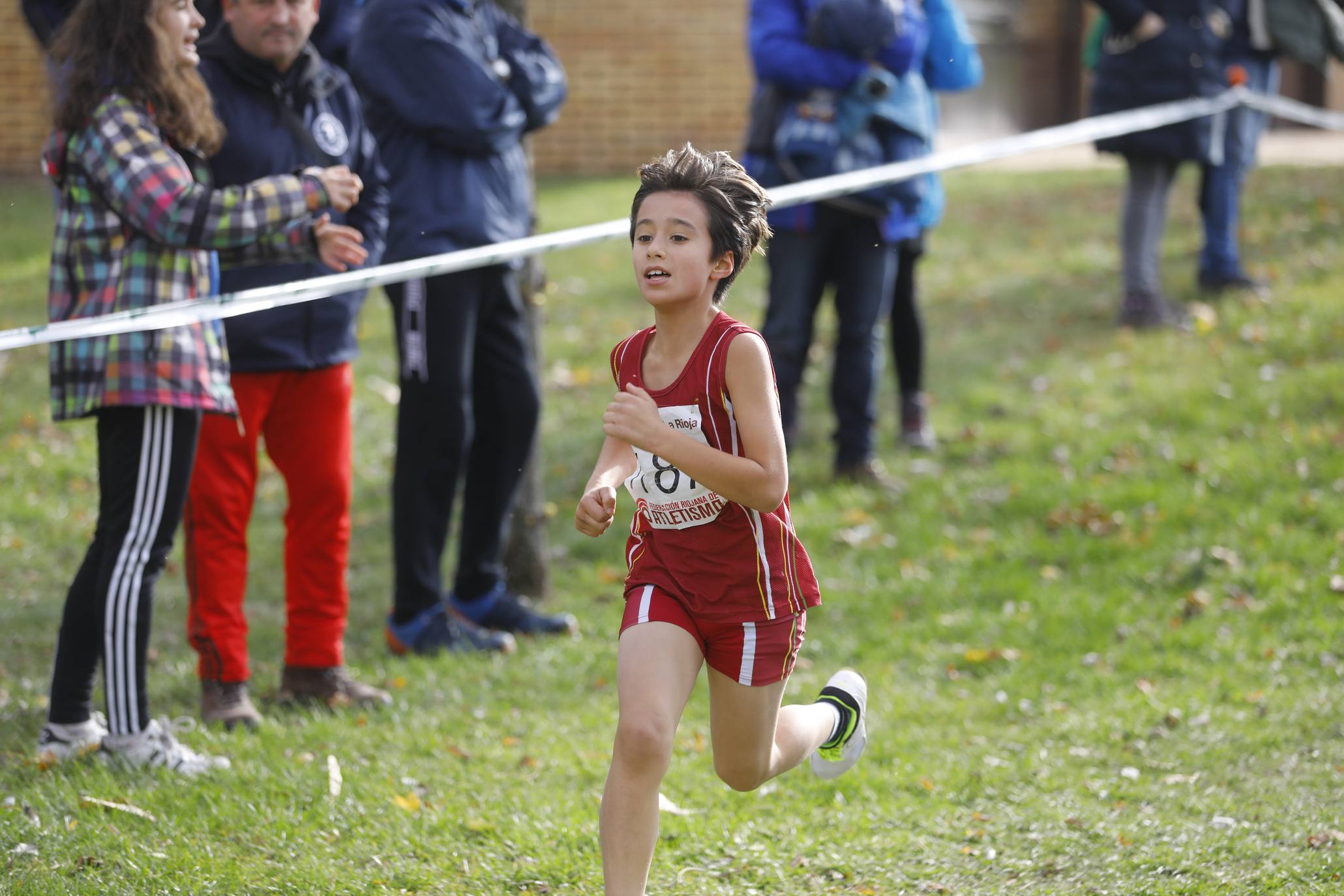 La galería de imágenes de la jornada de Cross en el municipio lo resume todo: mucho ambiente, risas y ejercicio físico en un día muy especial para todos los pequeños guerreros