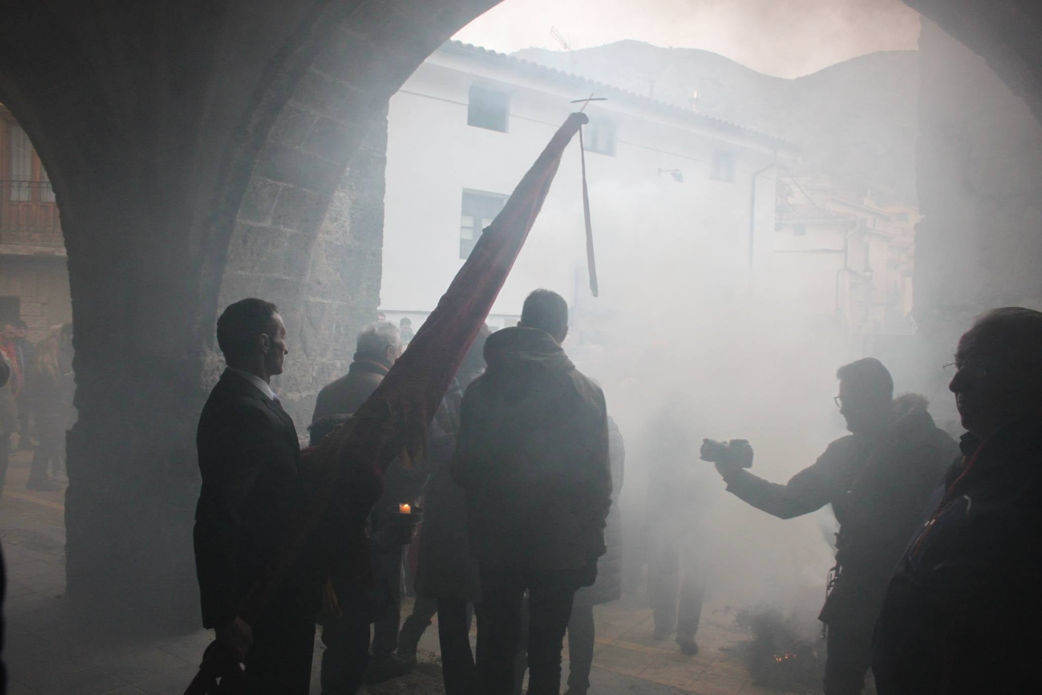 Impresionante, como cada año, la Procesión del Humo de Arnedillo. 