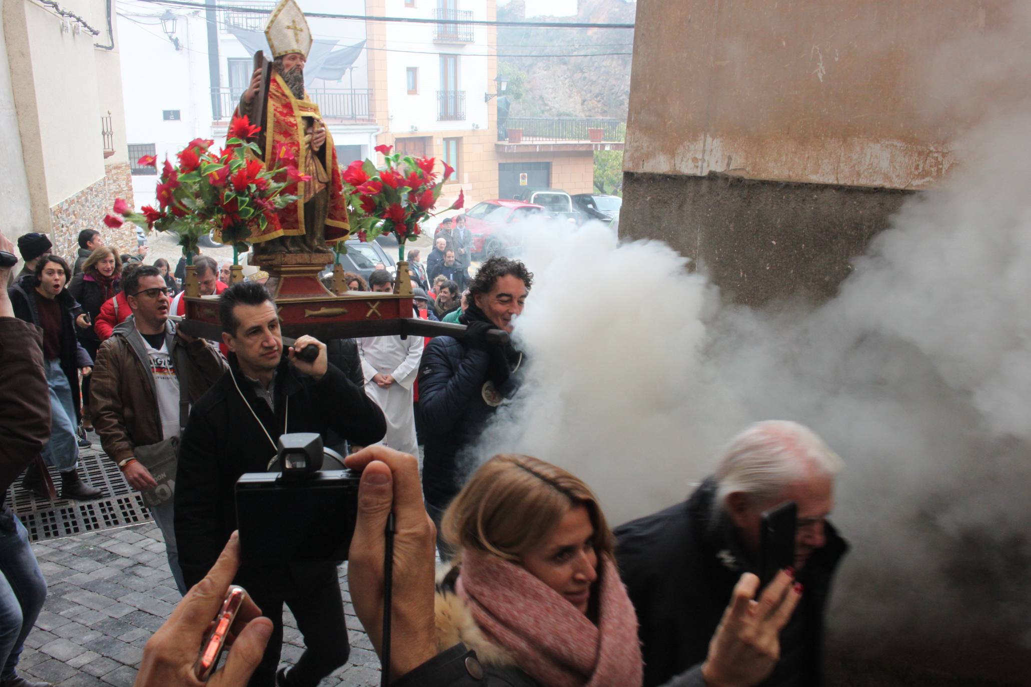 Impresionante, como cada año, la Procesión del Humo de Arnedillo. 