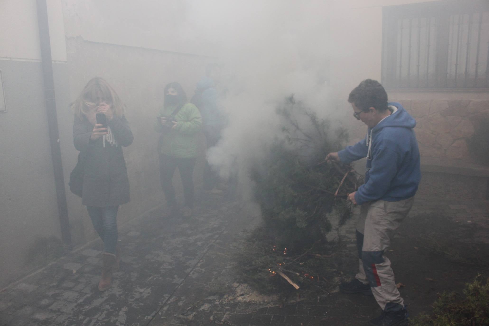 Impresionante, como cada año, la Procesión del Humo de Arnedillo. 