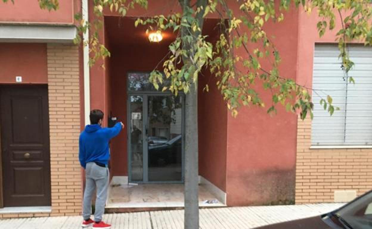 El suceso ha ocurrido en el bloque de viviendas, número 3, de la calle Camino del Almendro.