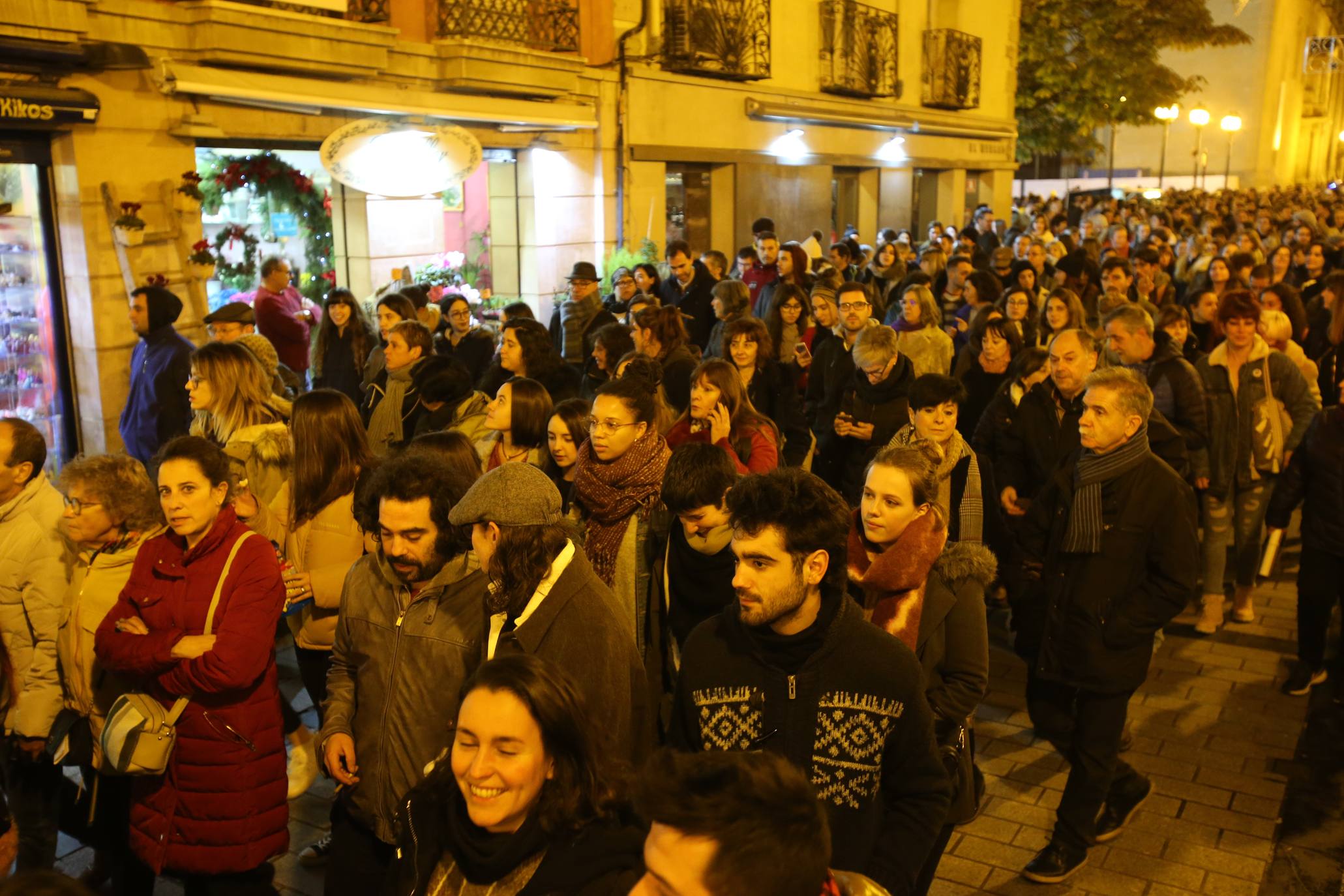 Una concentración ha tenido lugar en El Espolón y la otra ha discurrido por la calle Portales. 