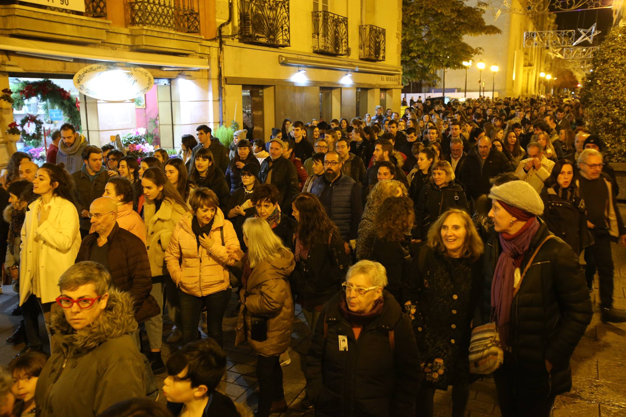 Una concentración ha tenido lugar en El Espolón y la otra ha discurrido por la calle Portales. 