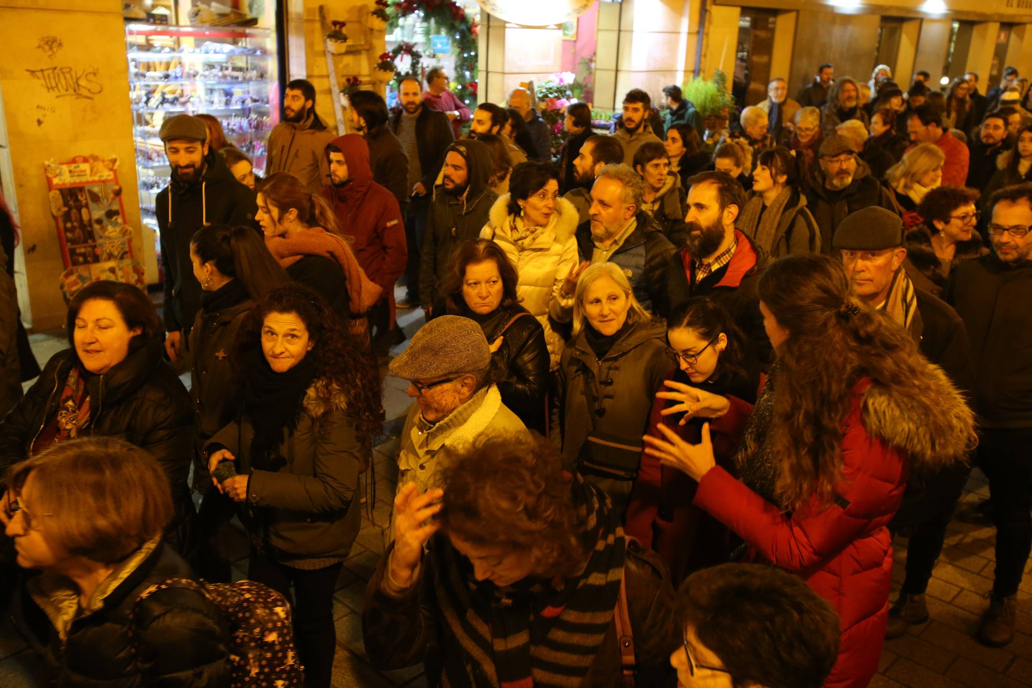 Una concentración ha tenido lugar en El Espolón y la otra ha discurrido por la calle Portales. 