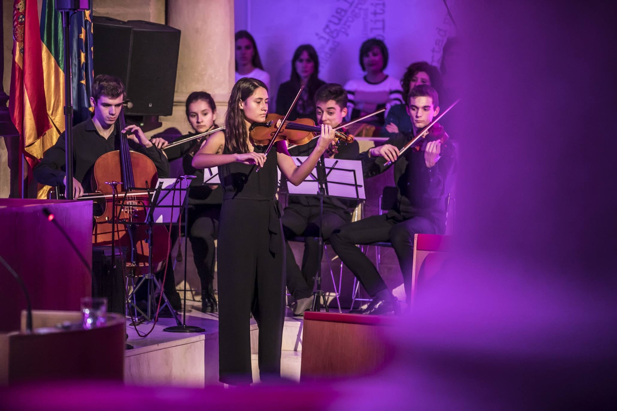 Fotos: Performance de estudiantes de la UR en el Parlamento por el Día Internacional de la Eliminación de la Violencia contra la Mujer