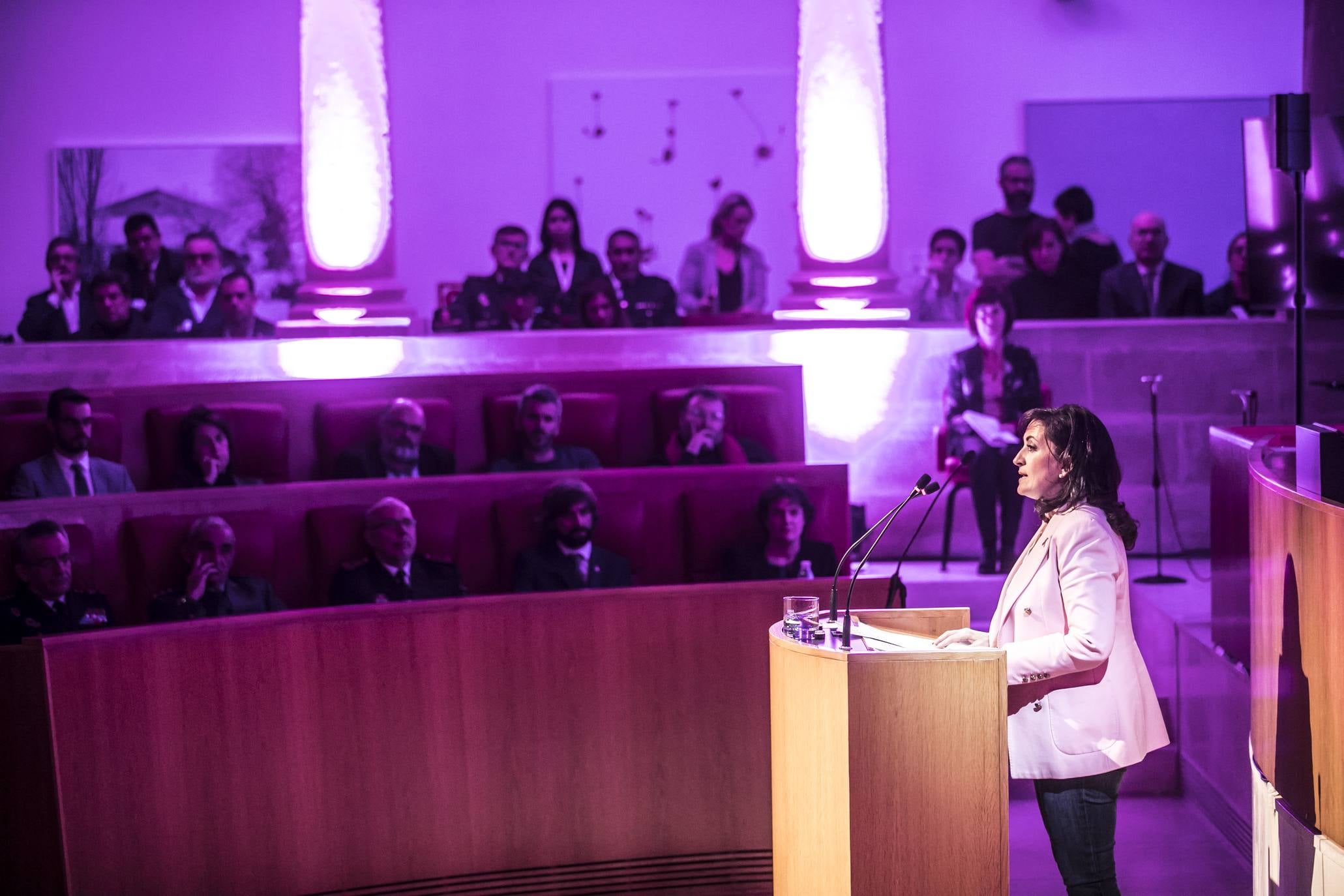 Fotos: Performance de estudiantes de la UR en el Parlamento por el Día Internacional de la Eliminación de la Violencia contra la Mujer