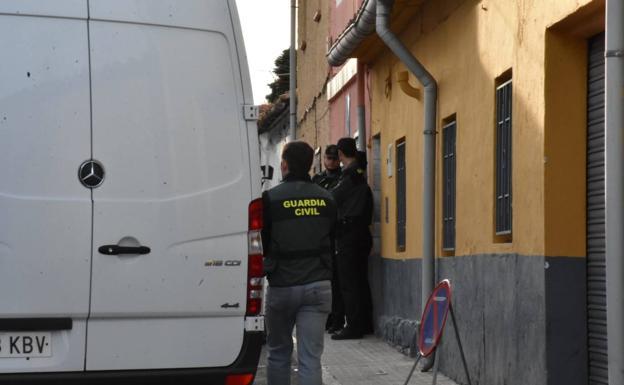 La Guardia Civil registra de nuevo la casa del hombre que quedó con la joven desaparecida en Valencia