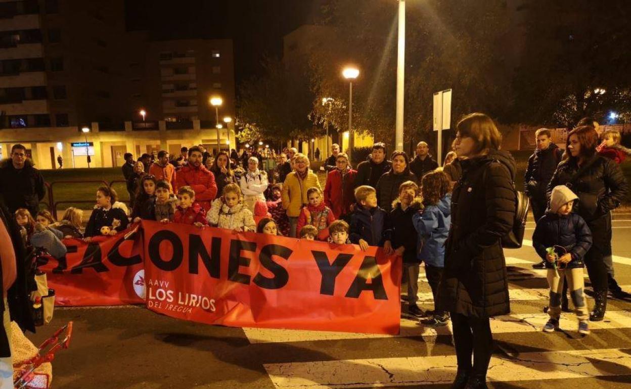 Los Lirios vuelve a echarse al cruce