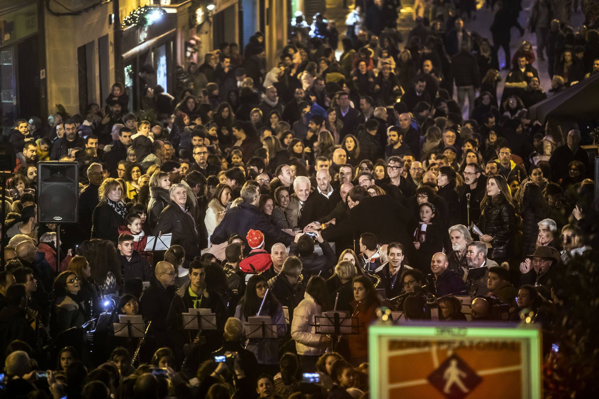 Las luces de Navidad iluminan Logroño