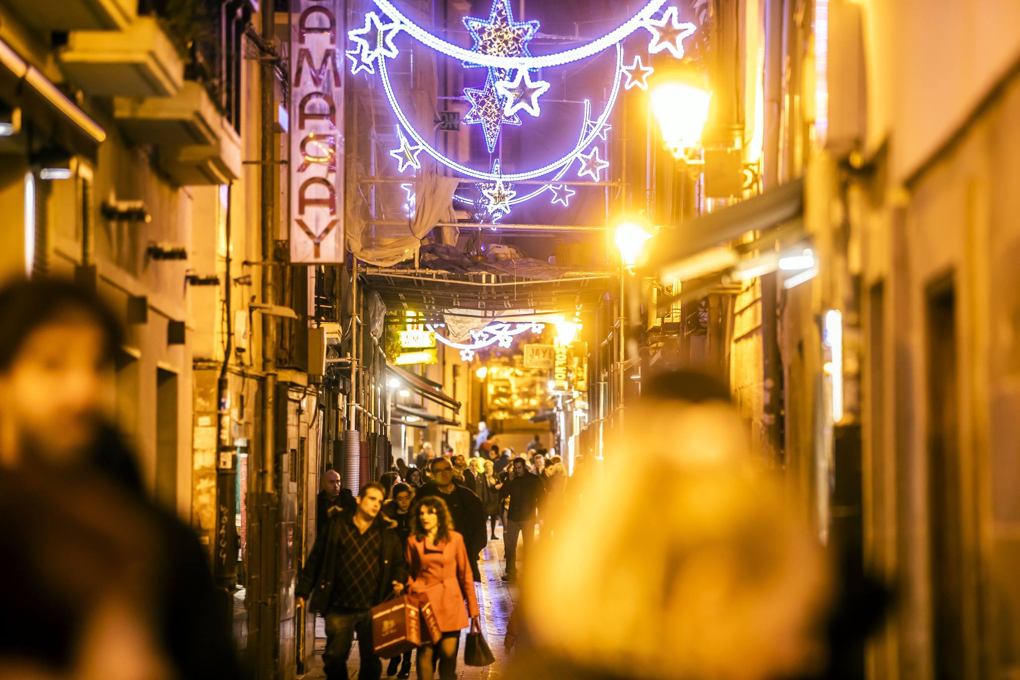 Las luces de Navidad iluminan Logroño