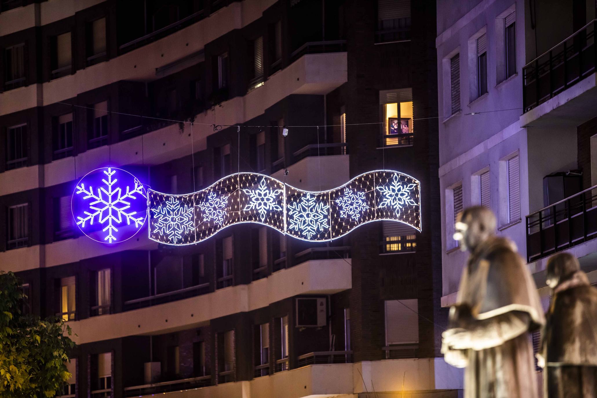 Las luces de Navidad iluminan Logroño