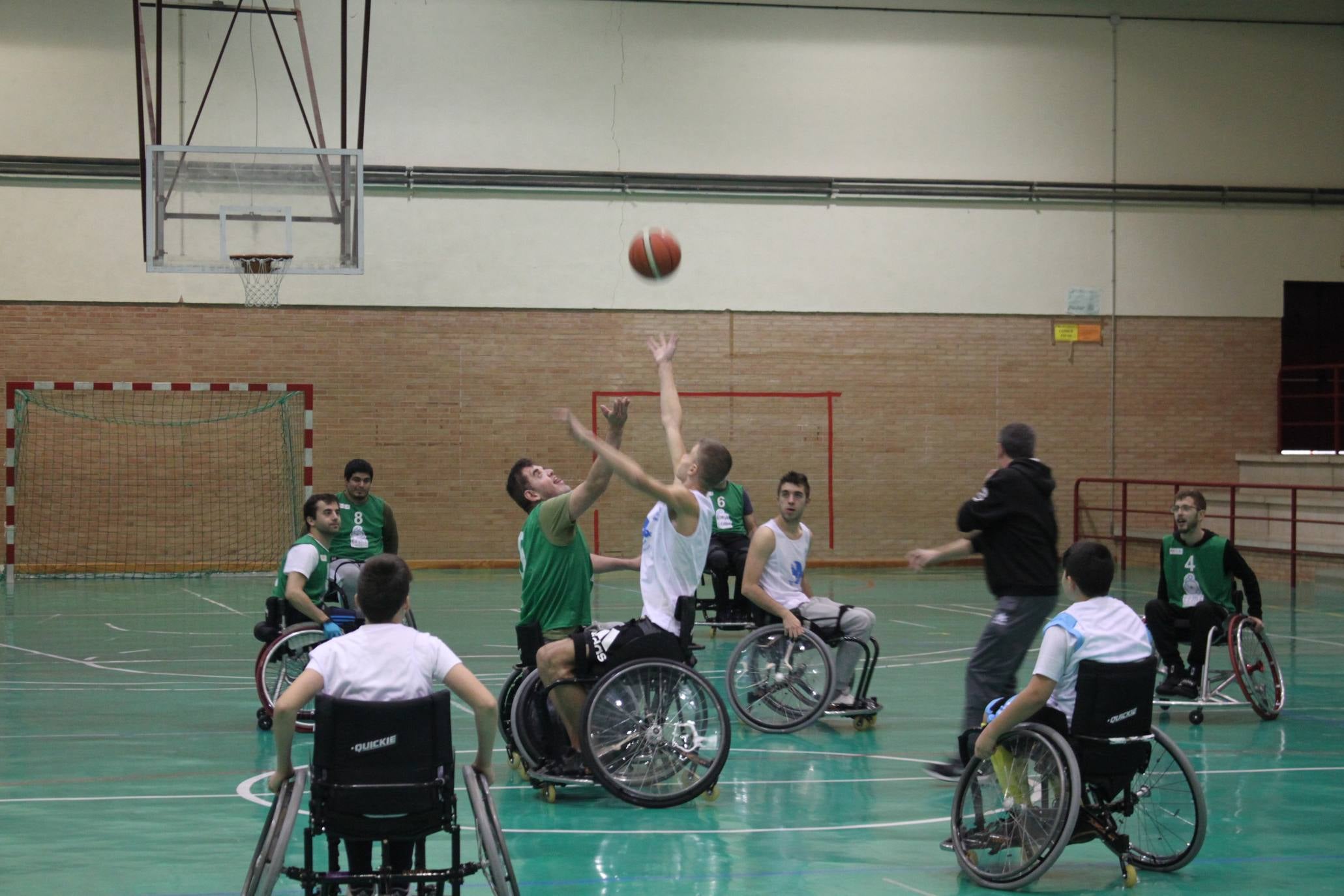 Fotos: Baloncesto en silla de ruedas en la Semana de la Discapacidad de Arnedo