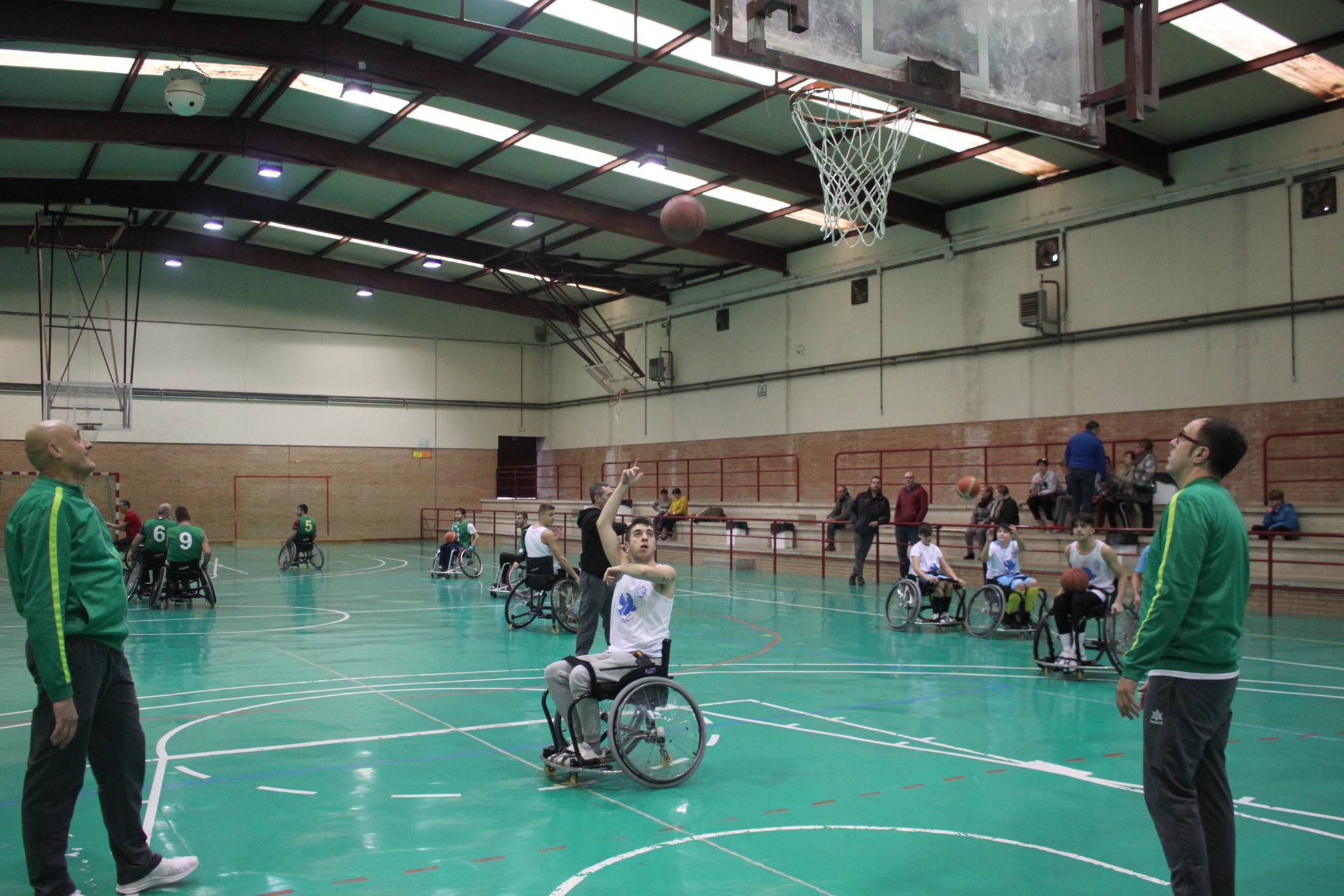 Fotos: Baloncesto en silla de ruedas en la Semana de la Discapacidad de Arnedo