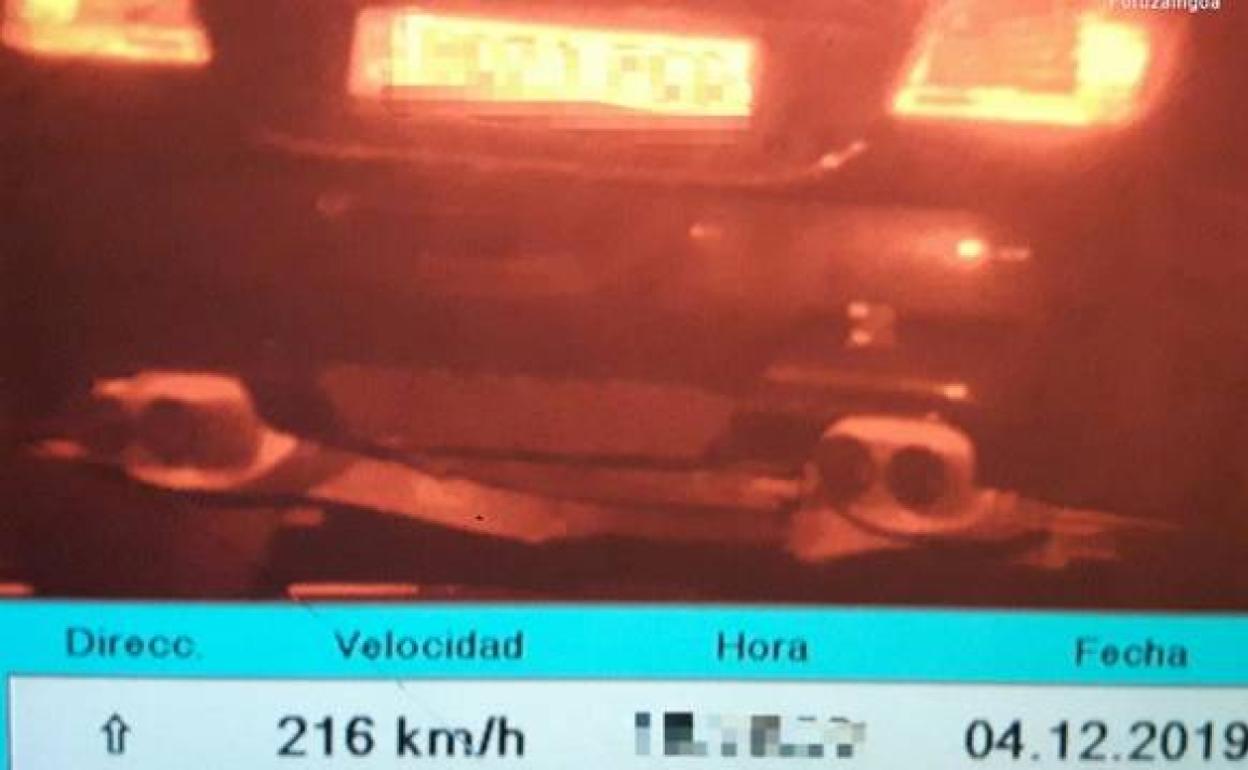 Pillado un conductor de Calahorra circulando a 216 kilómetros por hora en una vía de 90