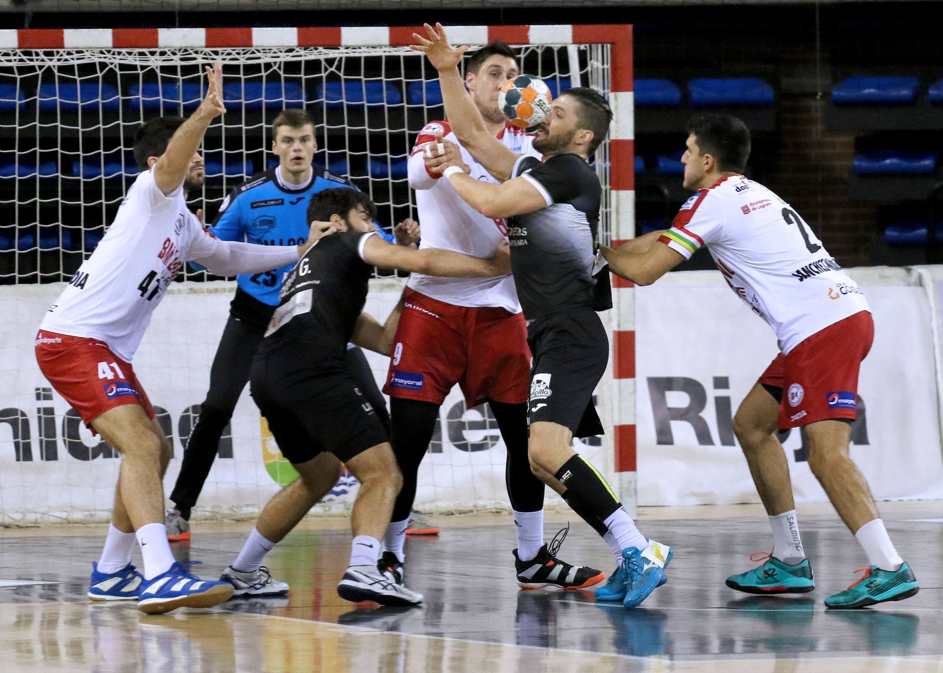 Los riojanos han vencido al bloque pucelano y se acercan a la Copa Asobal. 