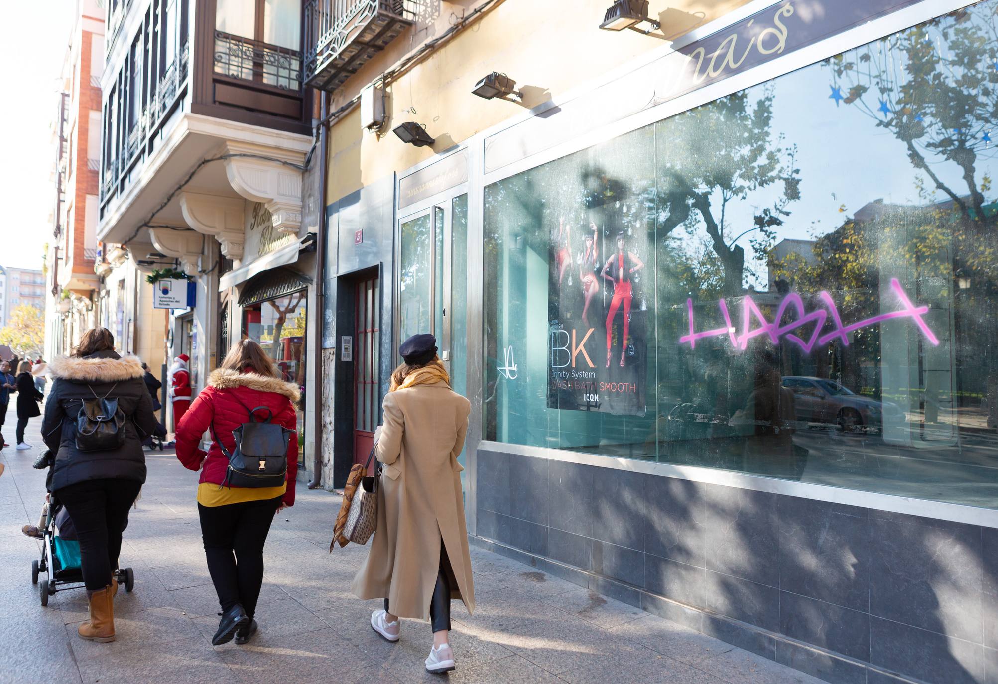 Ambas calles ejemplifican la agonía que padece el modelo de comercio tradicional de la capital