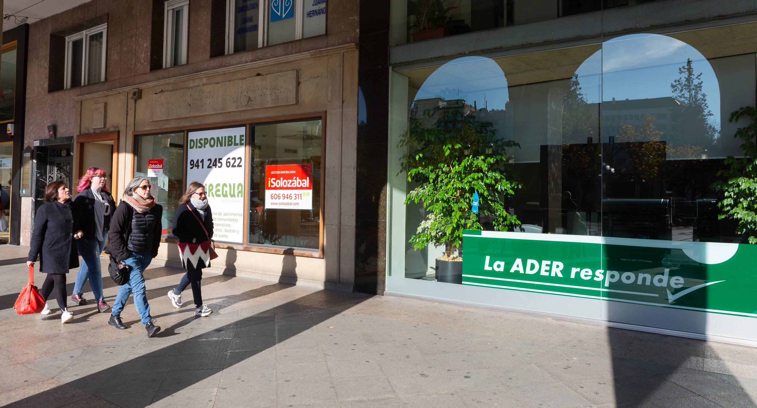 Ambas calles ejemplifican la agonía que padece el modelo de comercio tradicional de la capital