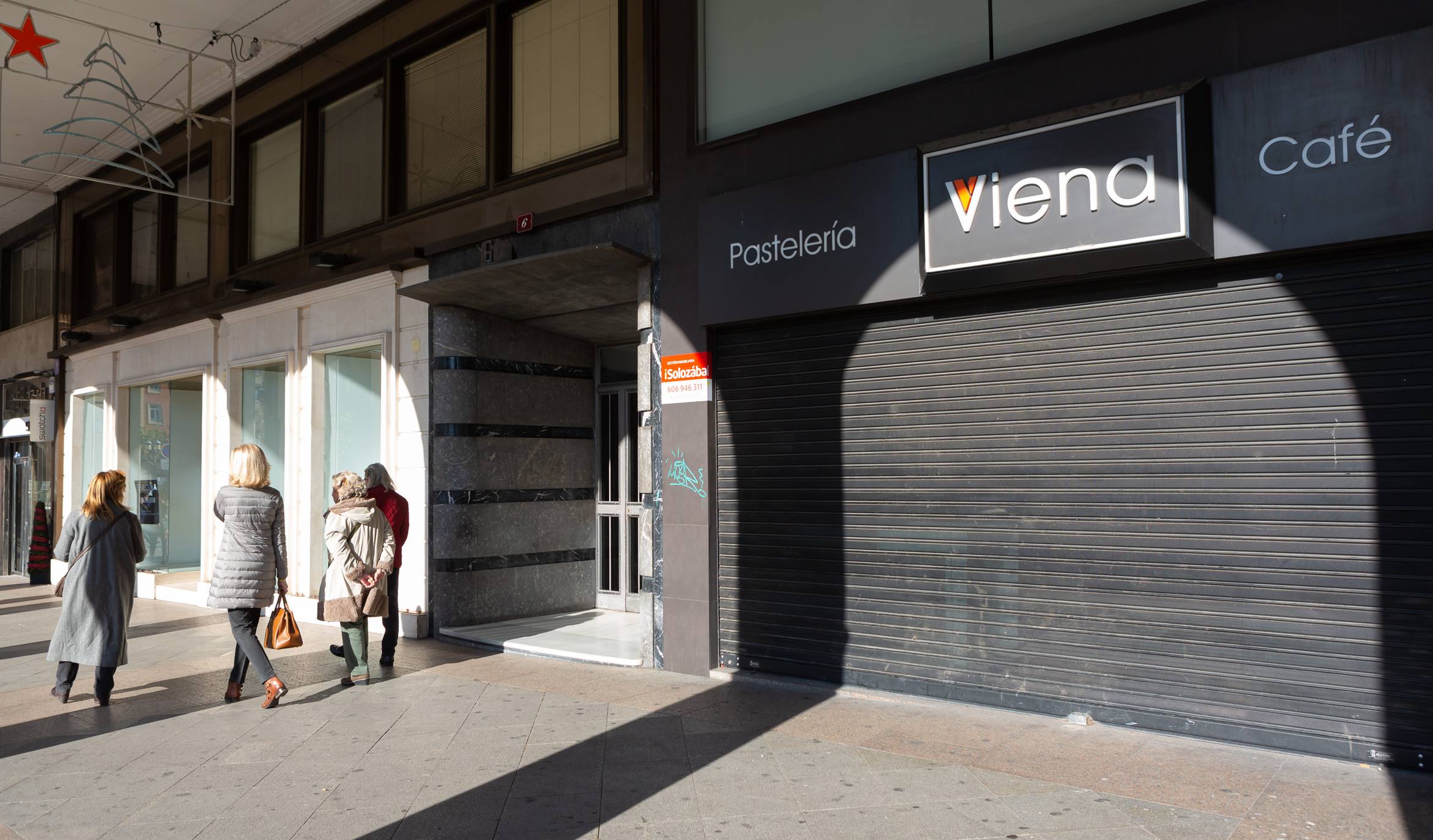 Ambas calles ejemplifican la agonía que padece el modelo de comercio tradicional de la capital