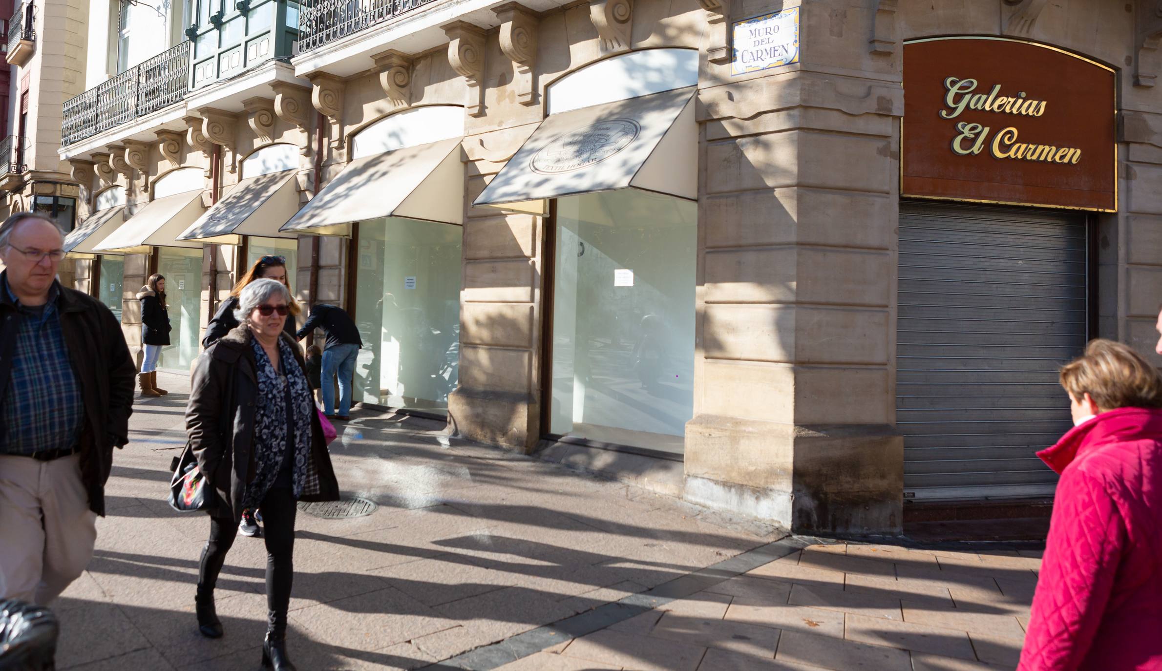 Ambas calles ejemplifican la agonía que padece el modelo de comercio tradicional de la capital